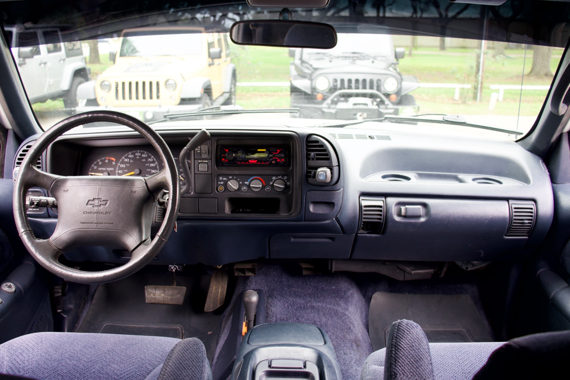 Used-1995-Chevrolet-Tahoe-LS