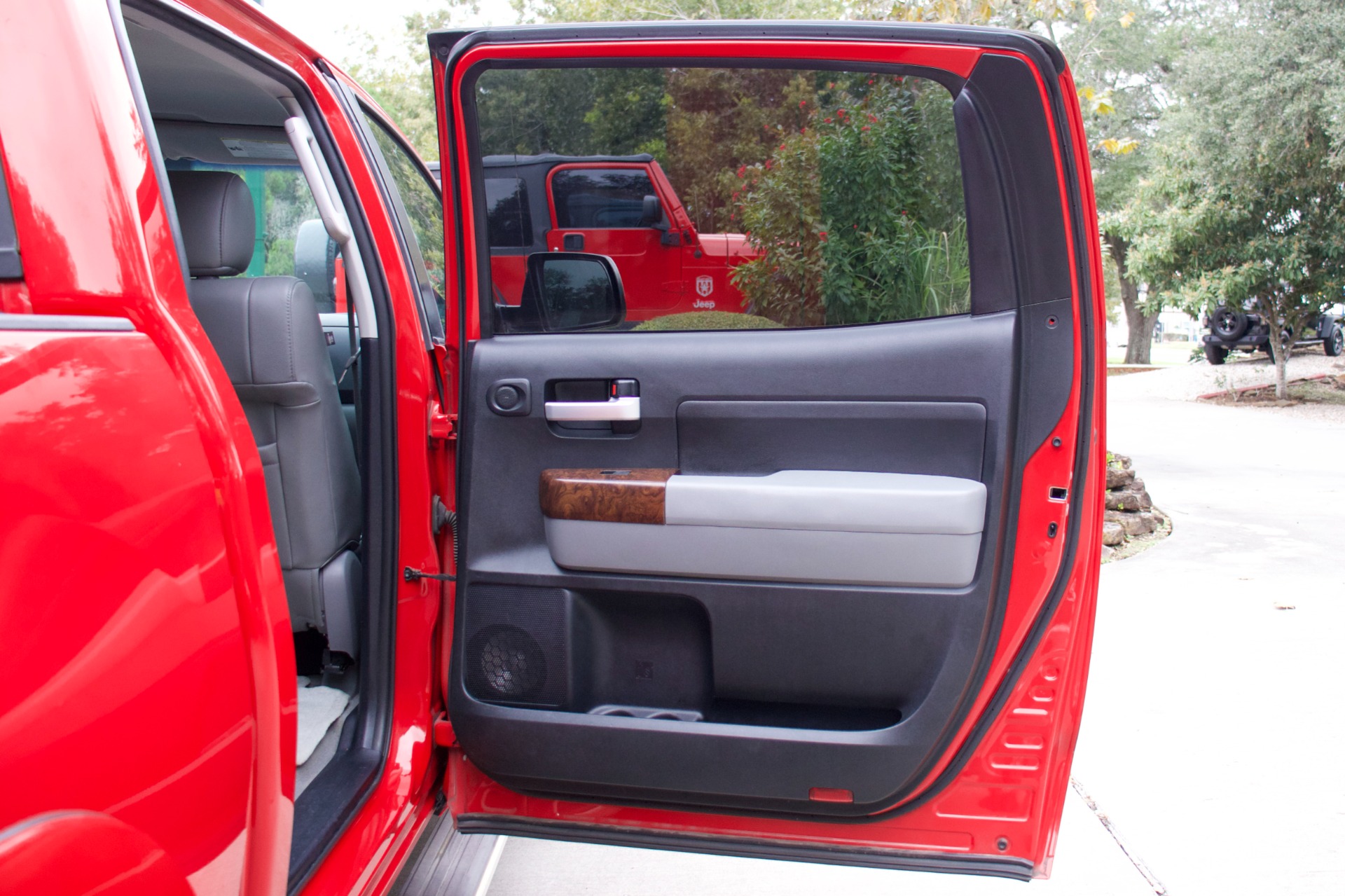 Used-2011-Toyota-Tundra-Limited