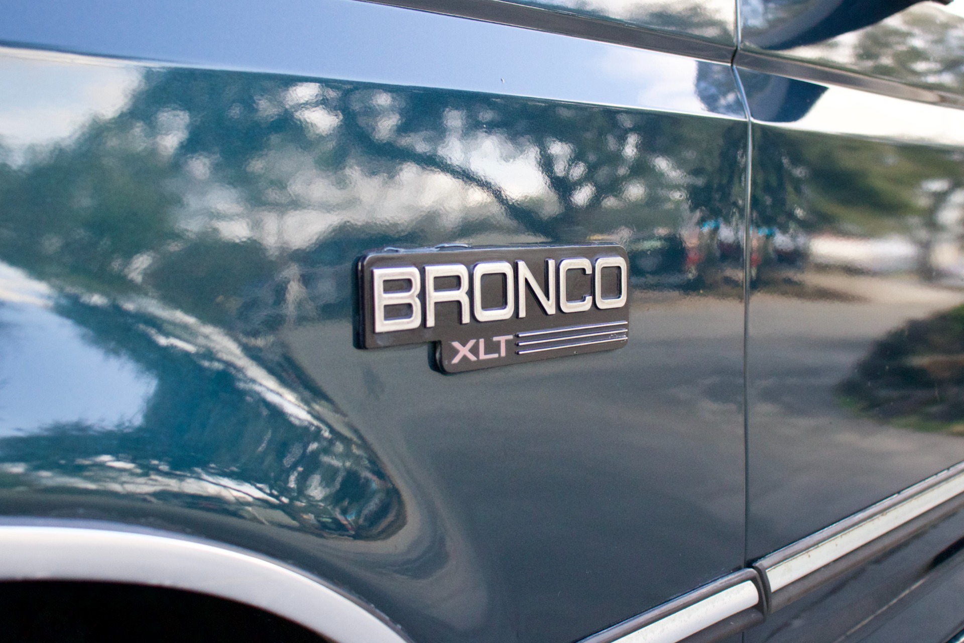 Used-1994-Ford-Bronco-XLT