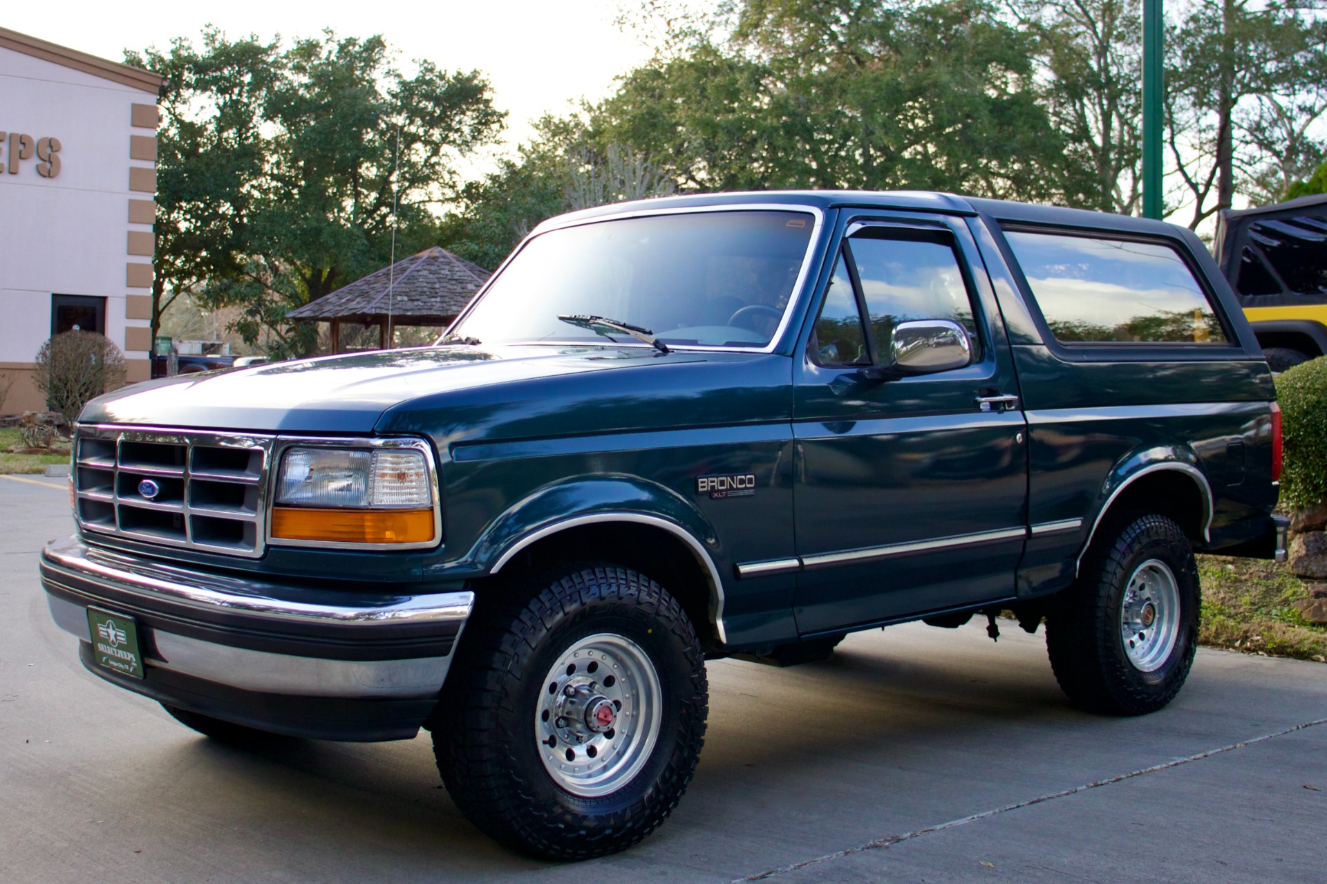 Used-1994-Ford-Bronco-XLT