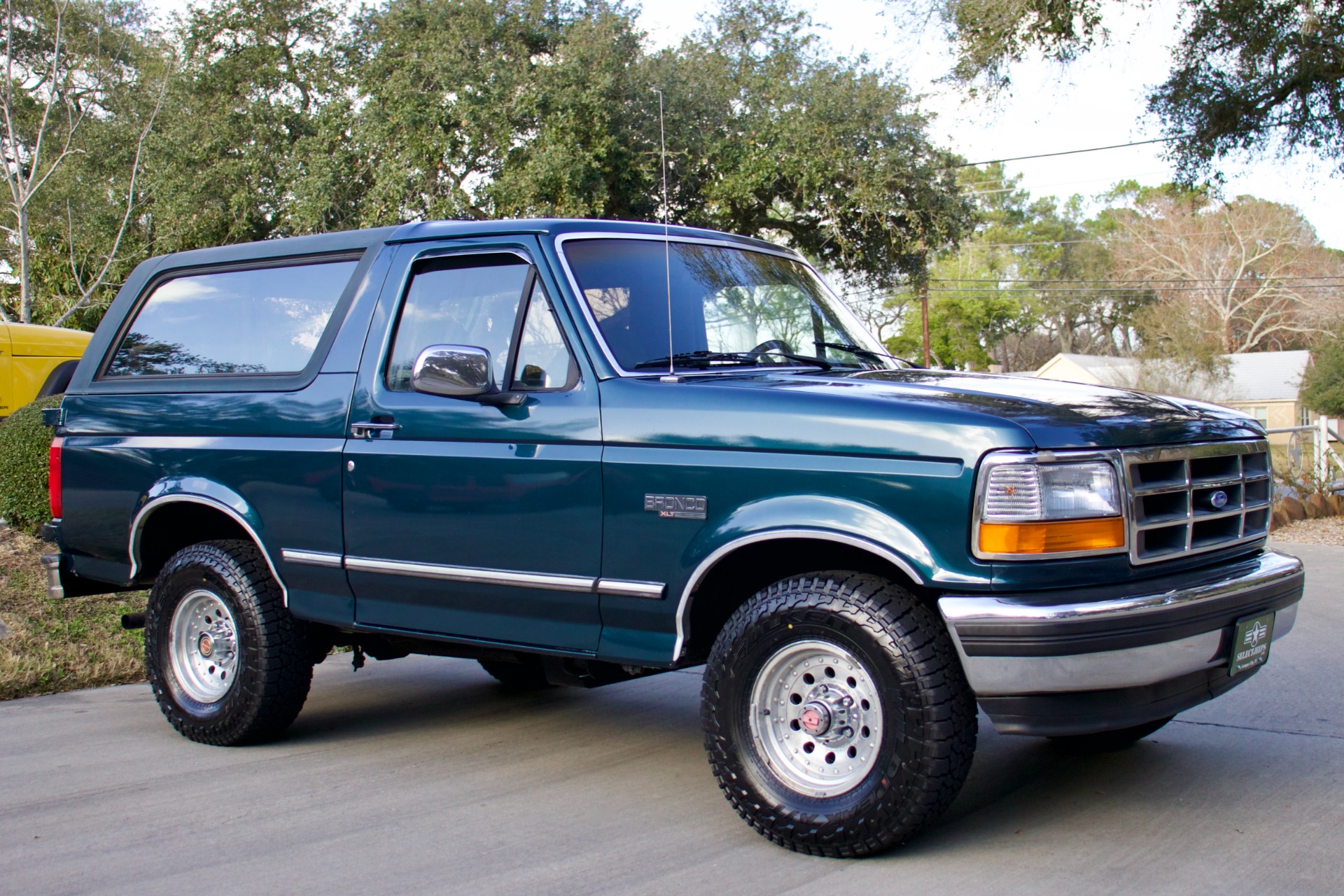 Used-1994-Ford-Bronco-XLT