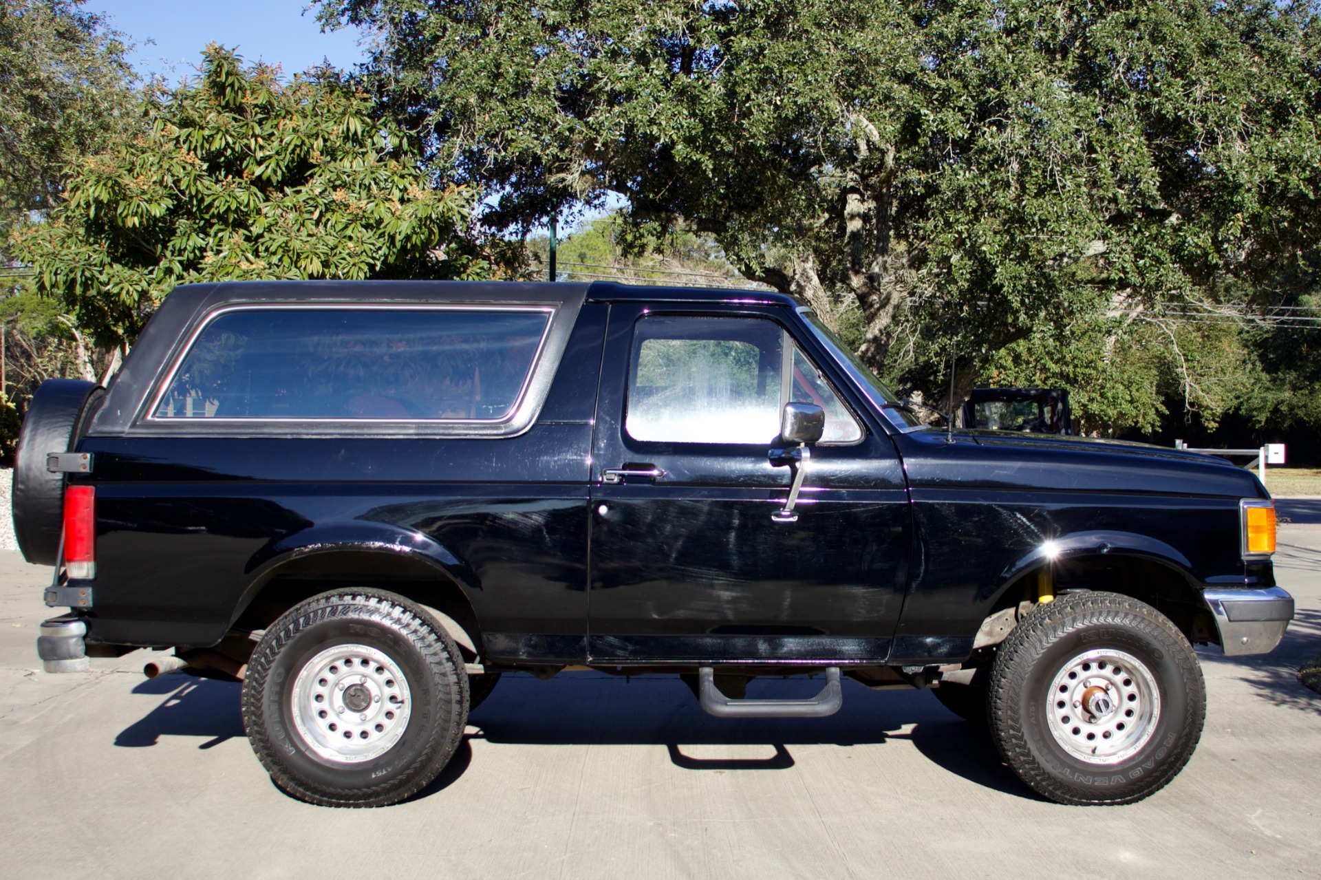 Used-1989-Ford-Bronco-XLT