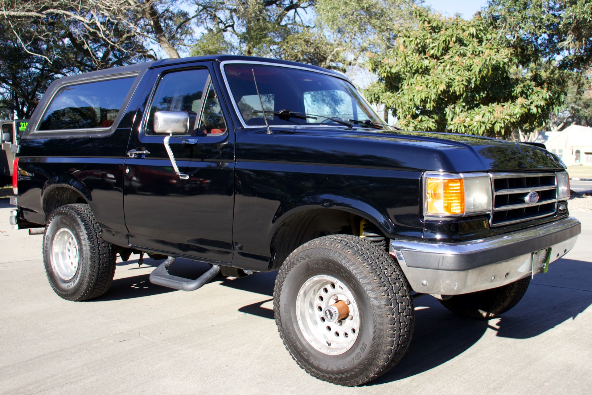 Used-1989-Ford-Bronco-XLT