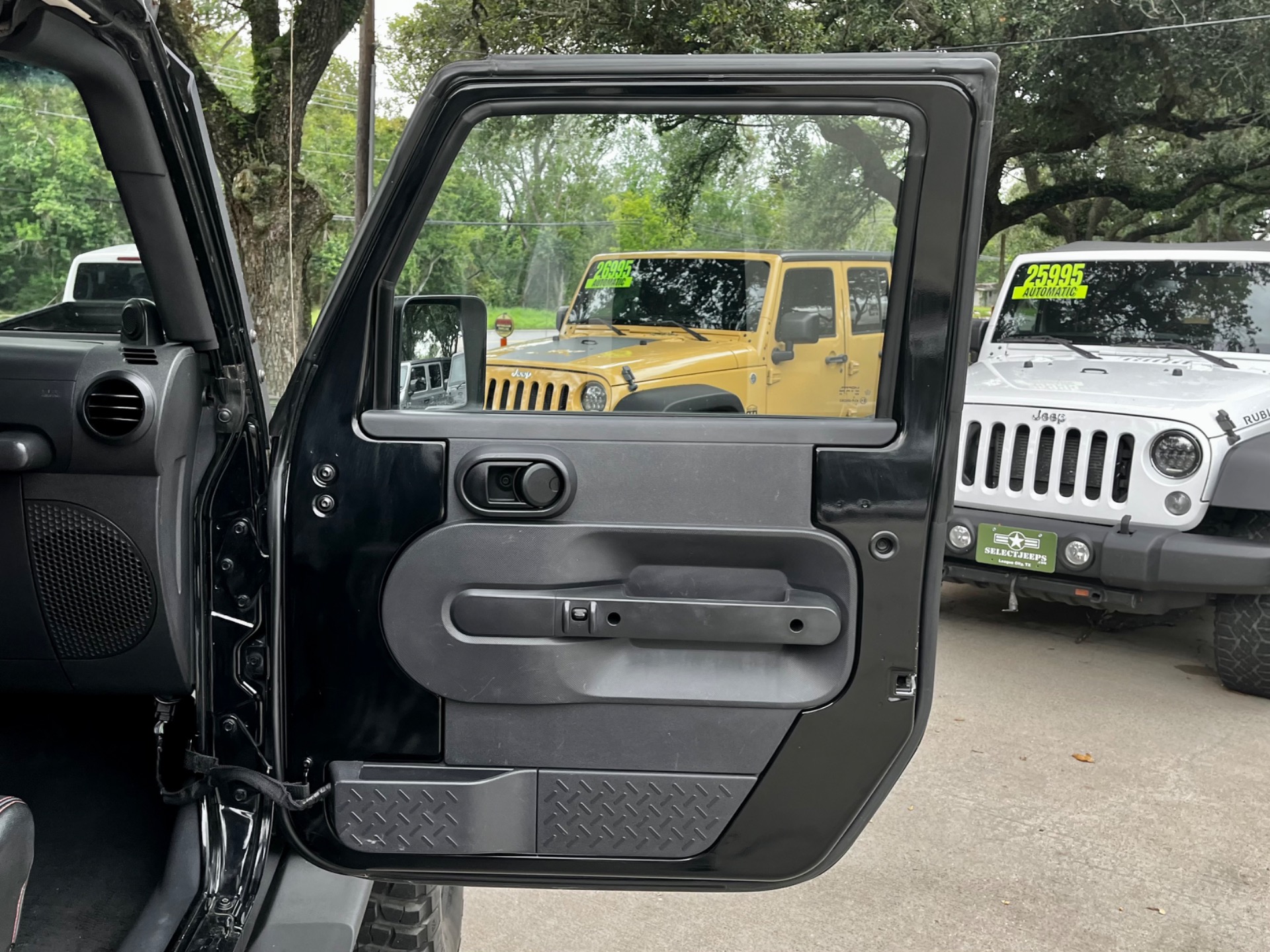 Used-2007-Jeep-Wrangler-Unlimited-Sahara