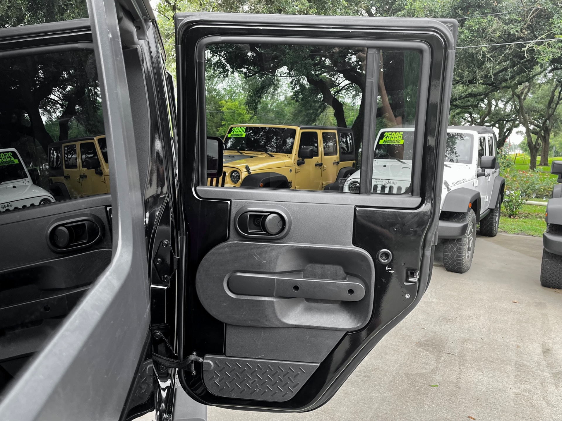 Used-2007-Jeep-Wrangler-Unlimited-Sahara