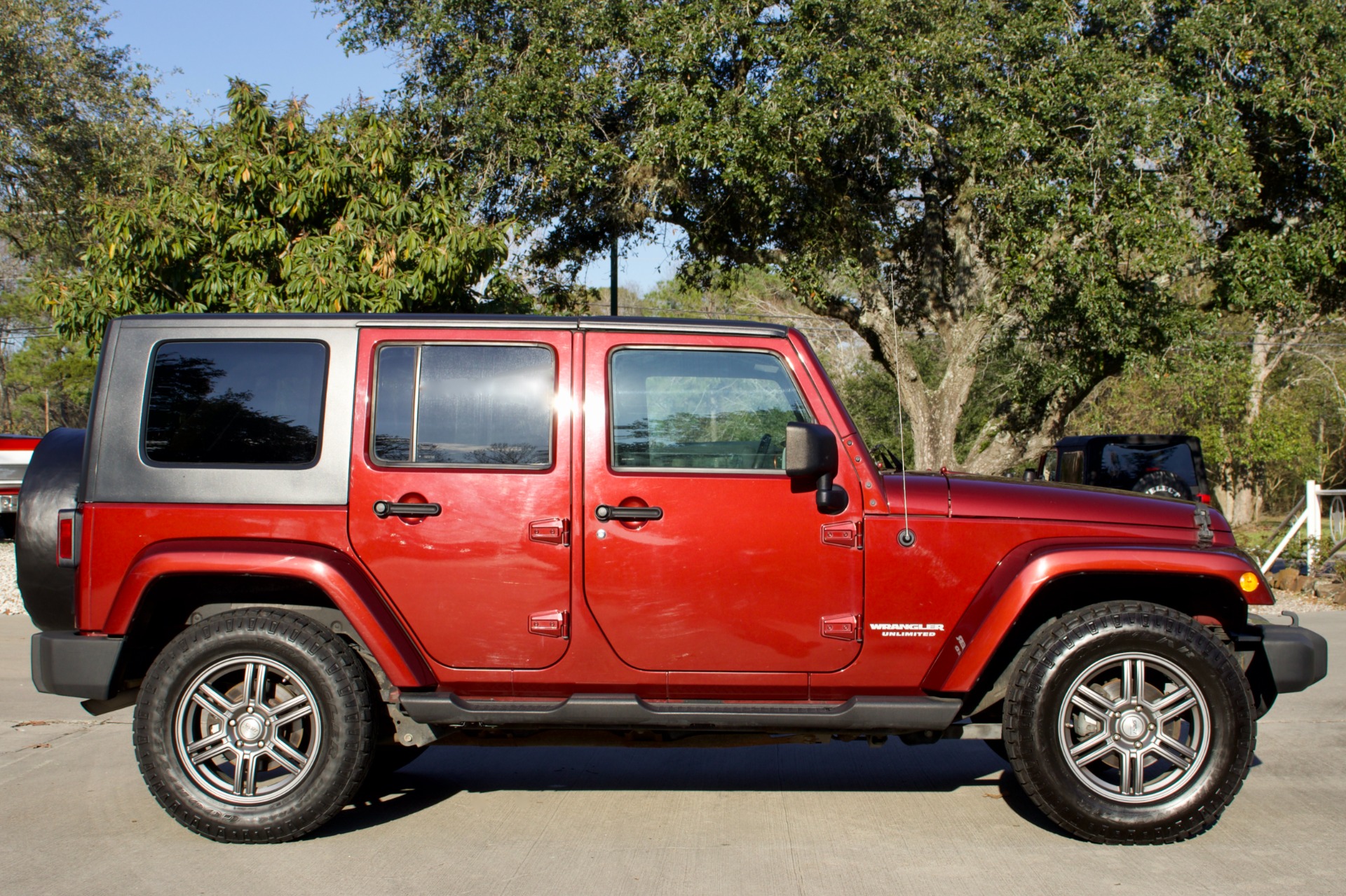 Used-2010-Jeep-Wrangler-Unlimited-Sahara