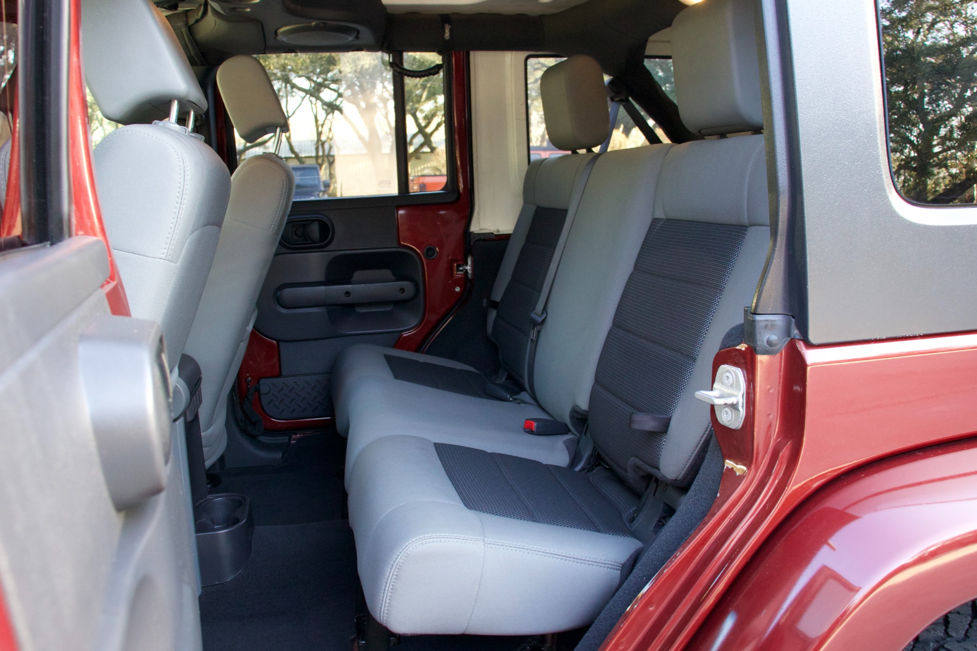 Used-2010-Jeep-Wrangler-Unlimited-Sahara