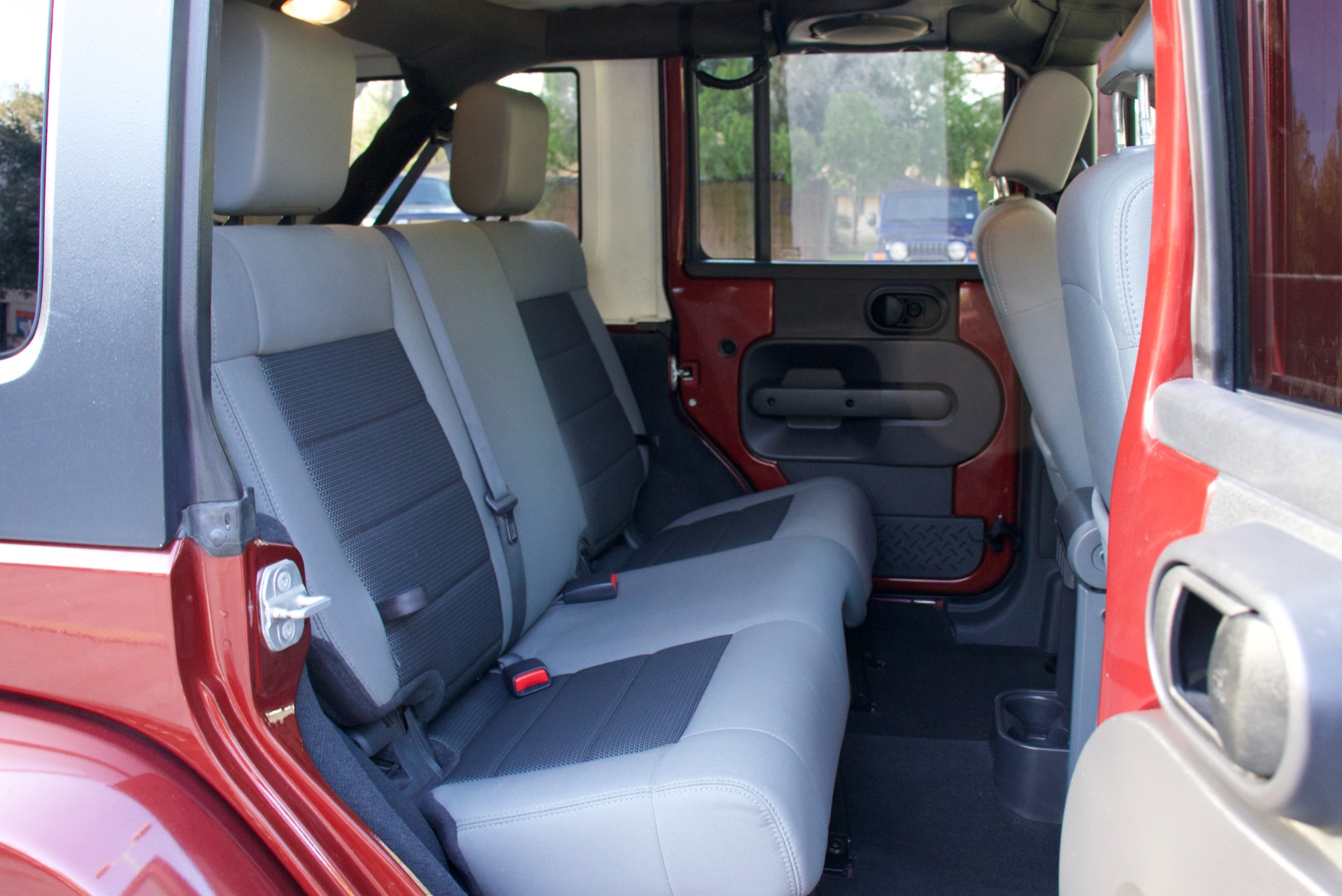 Used-2010-Jeep-Wrangler-Unlimited-Sahara