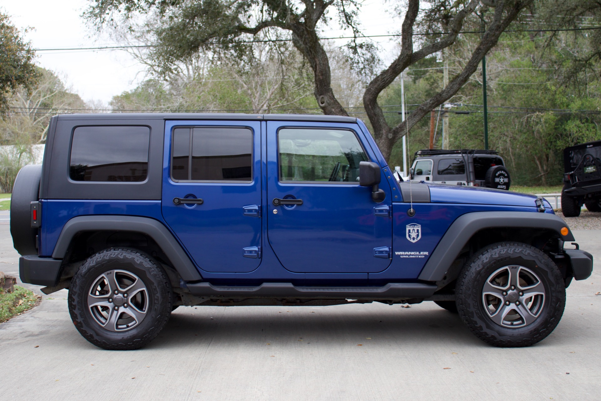 Used-2009-Jeep-Wrangler-Unlimited-X