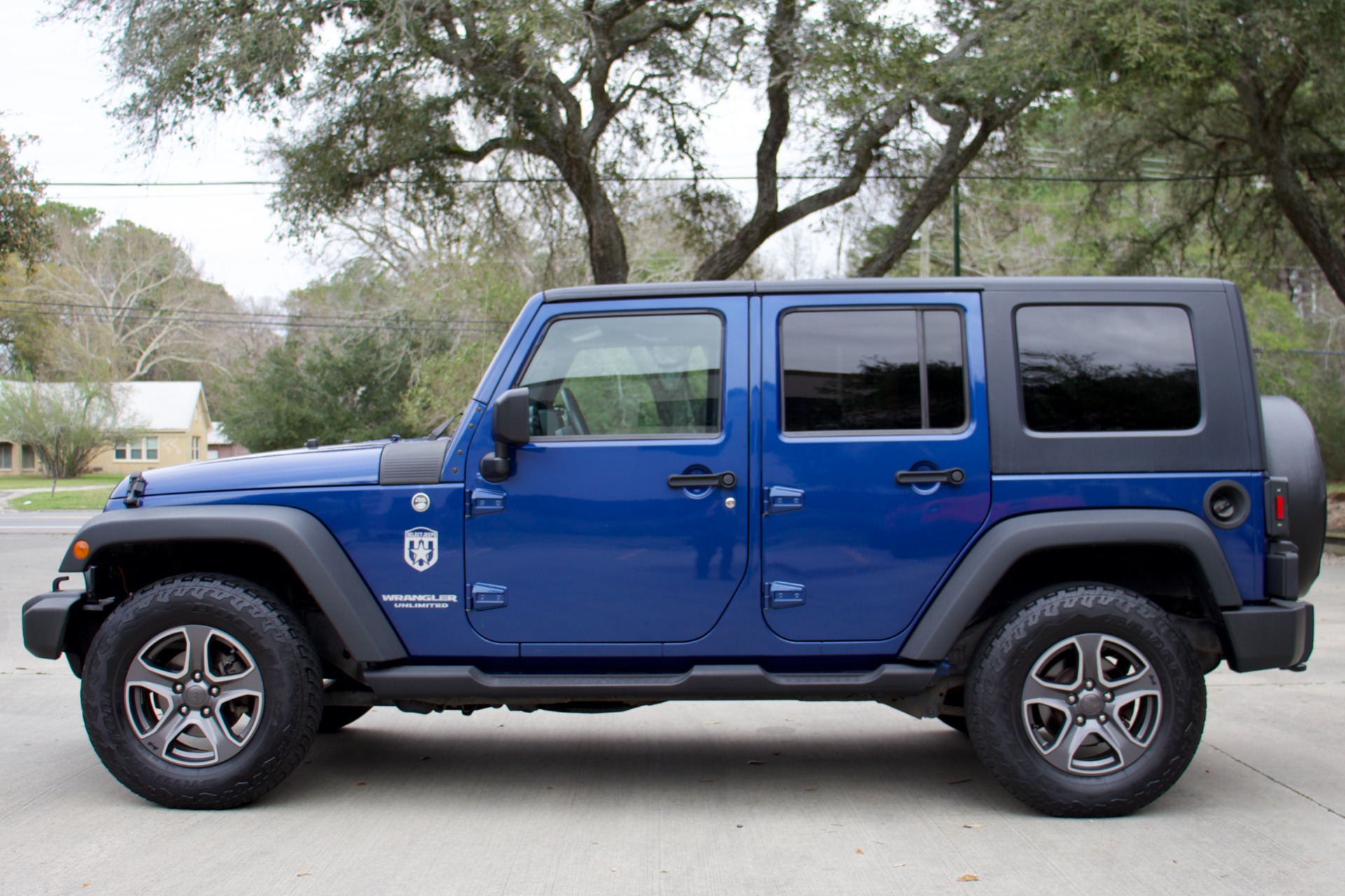 Used-2009-Jeep-Wrangler-Unlimited-X