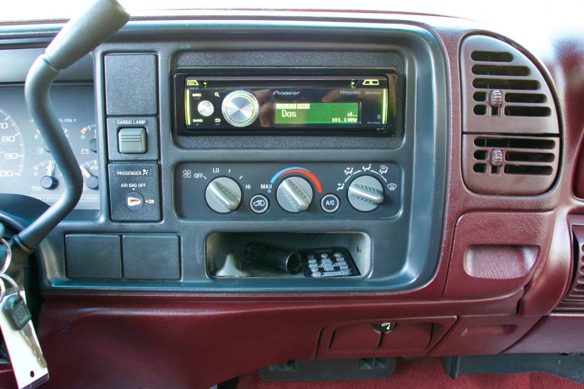 Used-1998-GMC-Sierra-1500-SLT