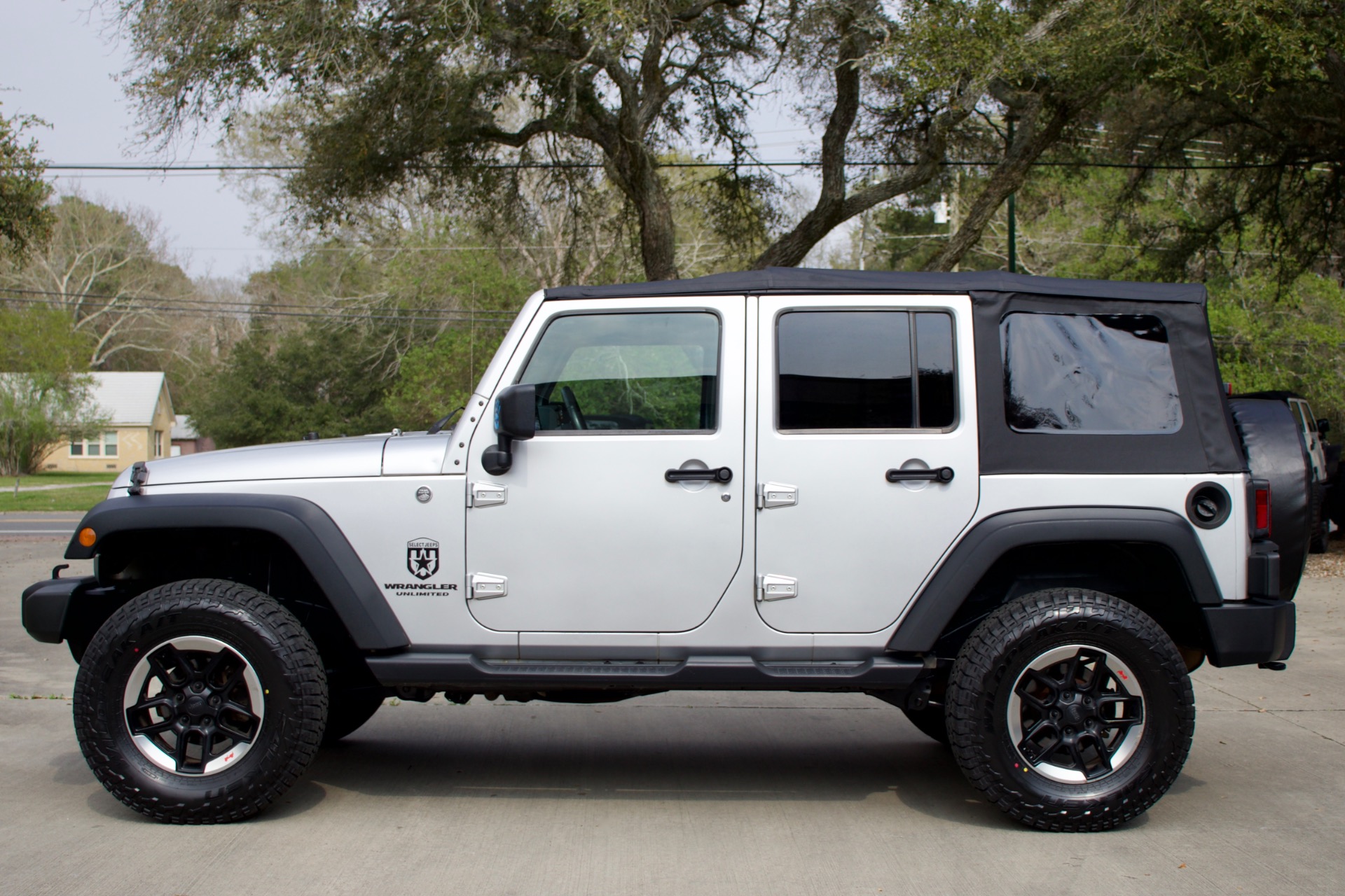 Used-2010-Jeep-Wrangler-Unlimited-Sport