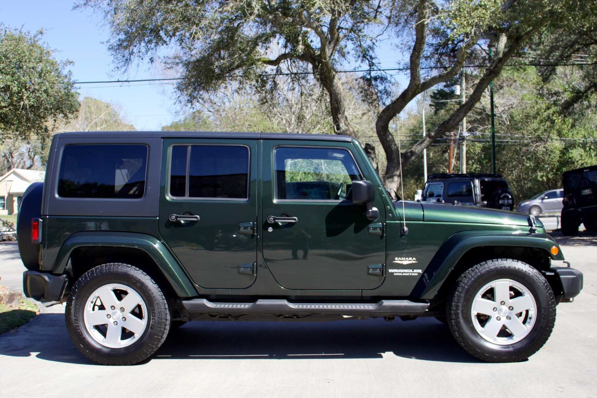 Used-2011-Jeep-Wrangler-Unlimited-Sahara