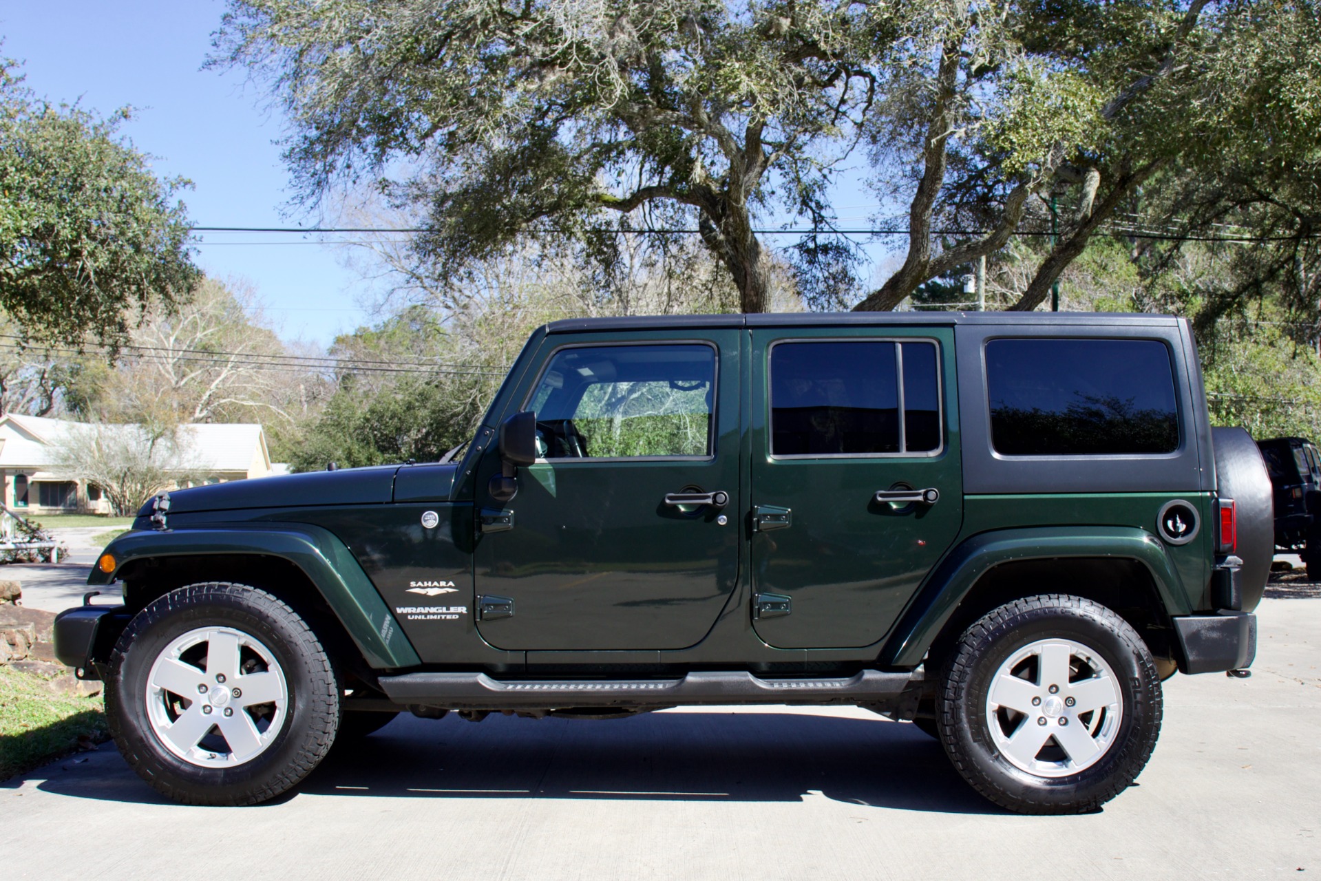 Used-2011-Jeep-Wrangler-Unlimited-Sahara