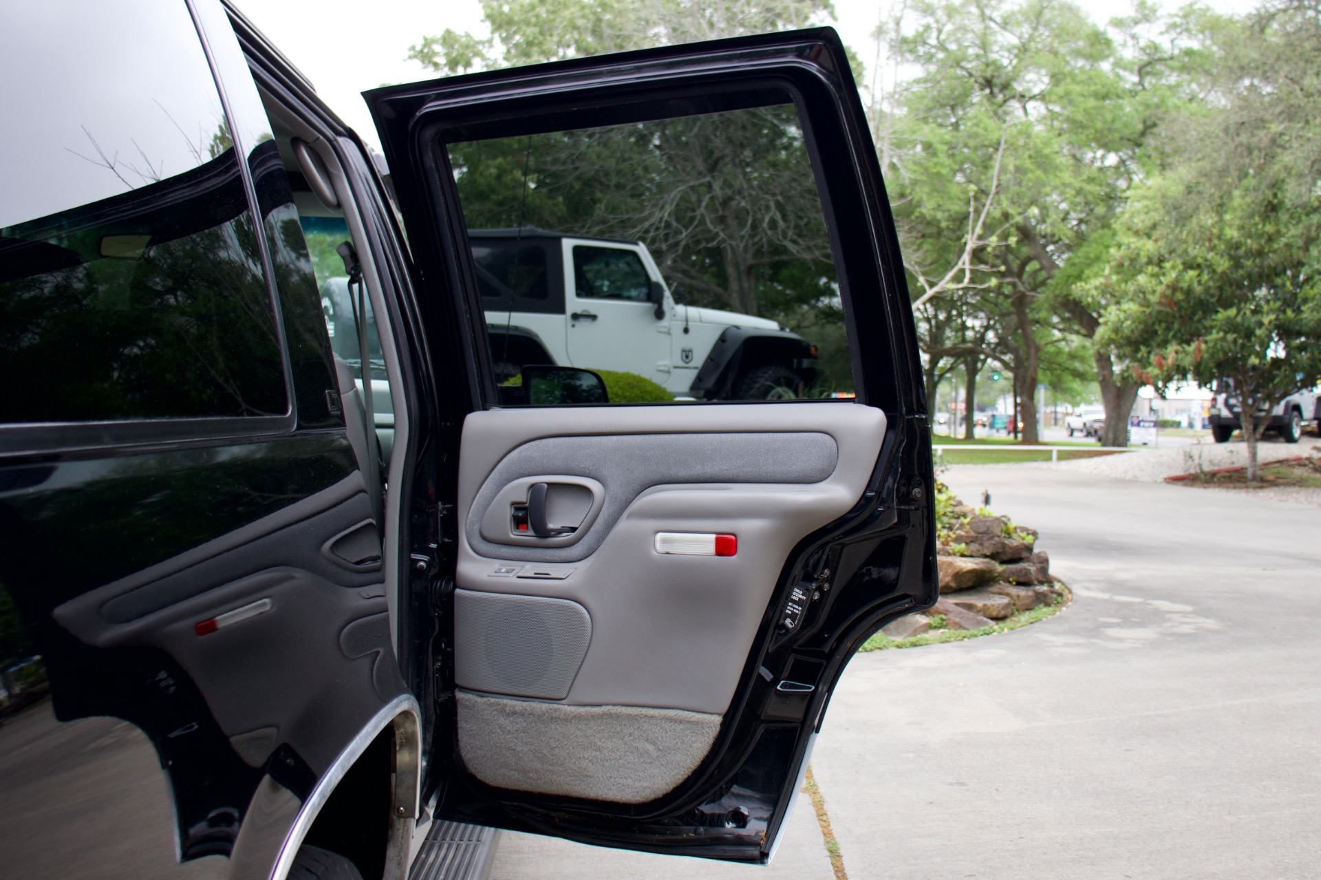 Used-1996-Chevrolet-Tahoe-LT