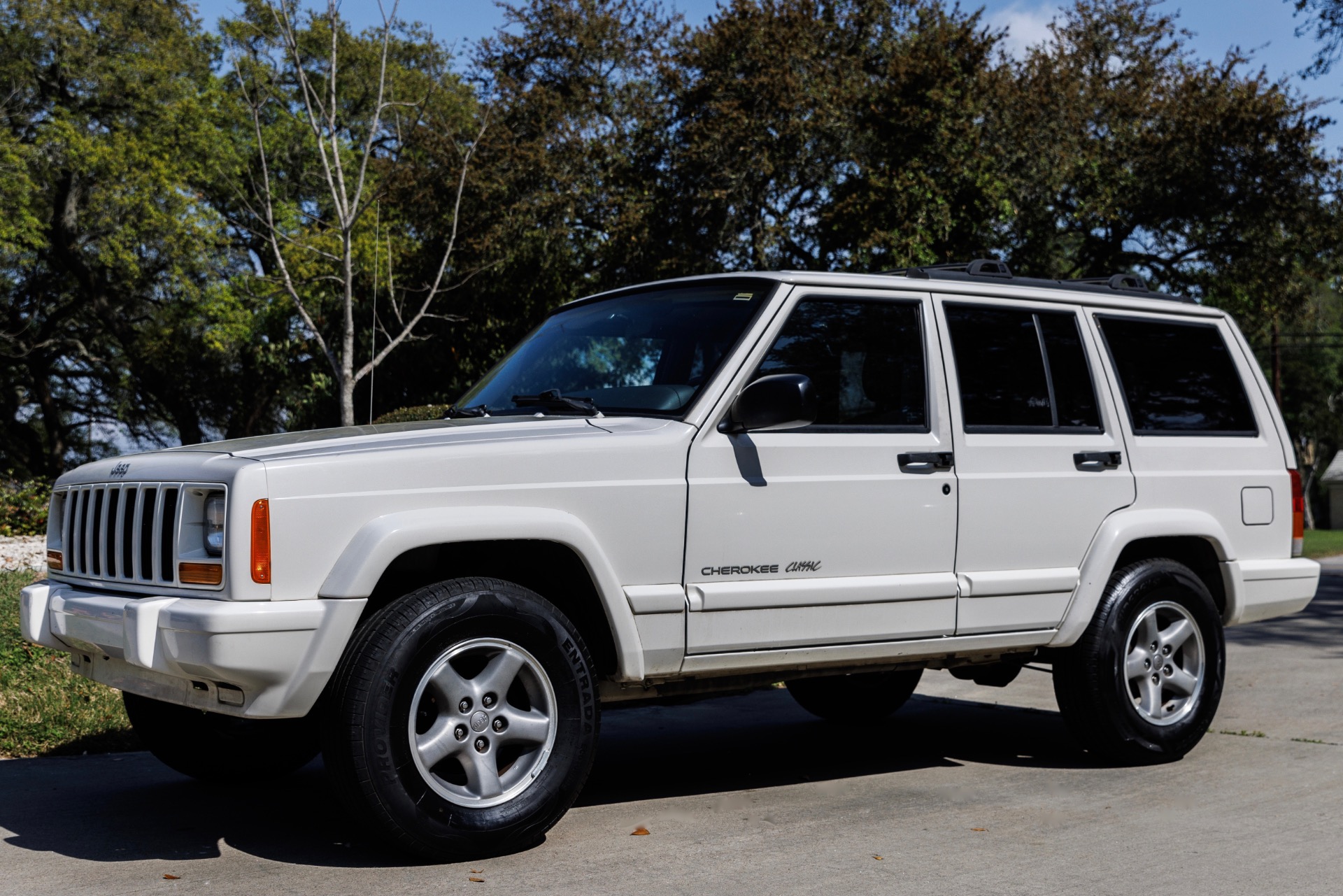 Used-1999-Jeep-Cherokee-Classic