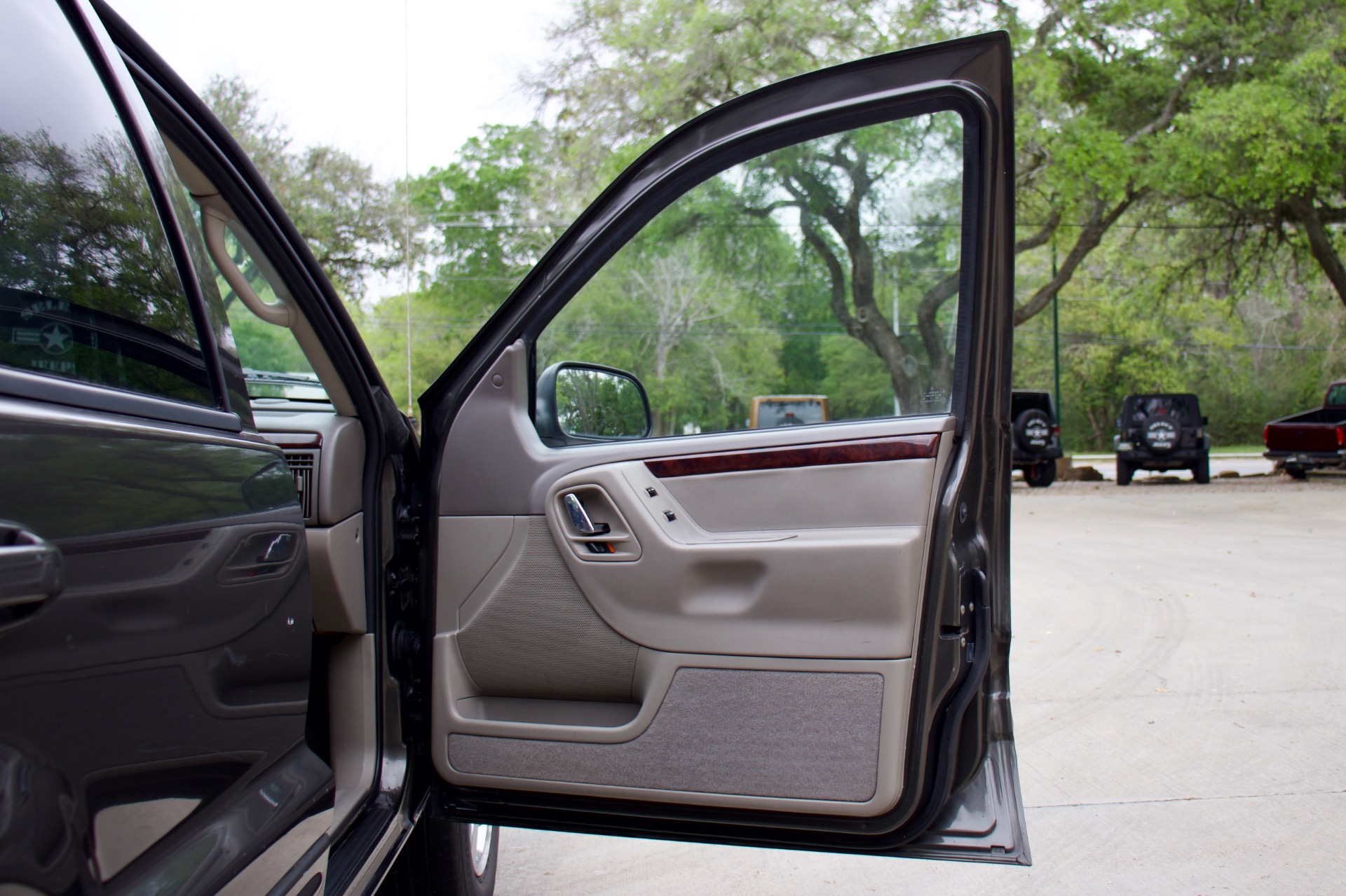 Used-2004-Jeep-Grand-Cherokee-Limited