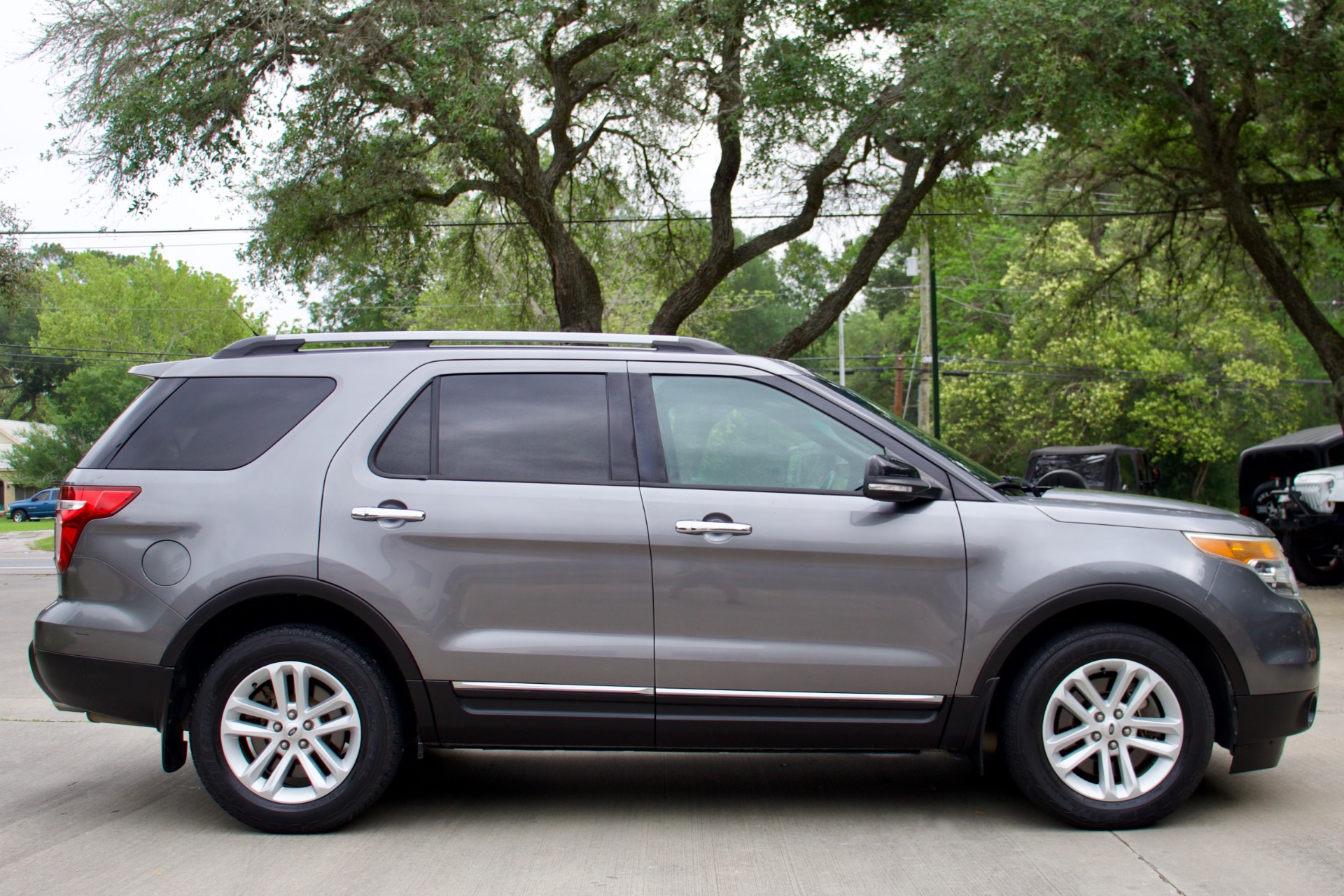 Used-2013-Ford-Explorer-XLT