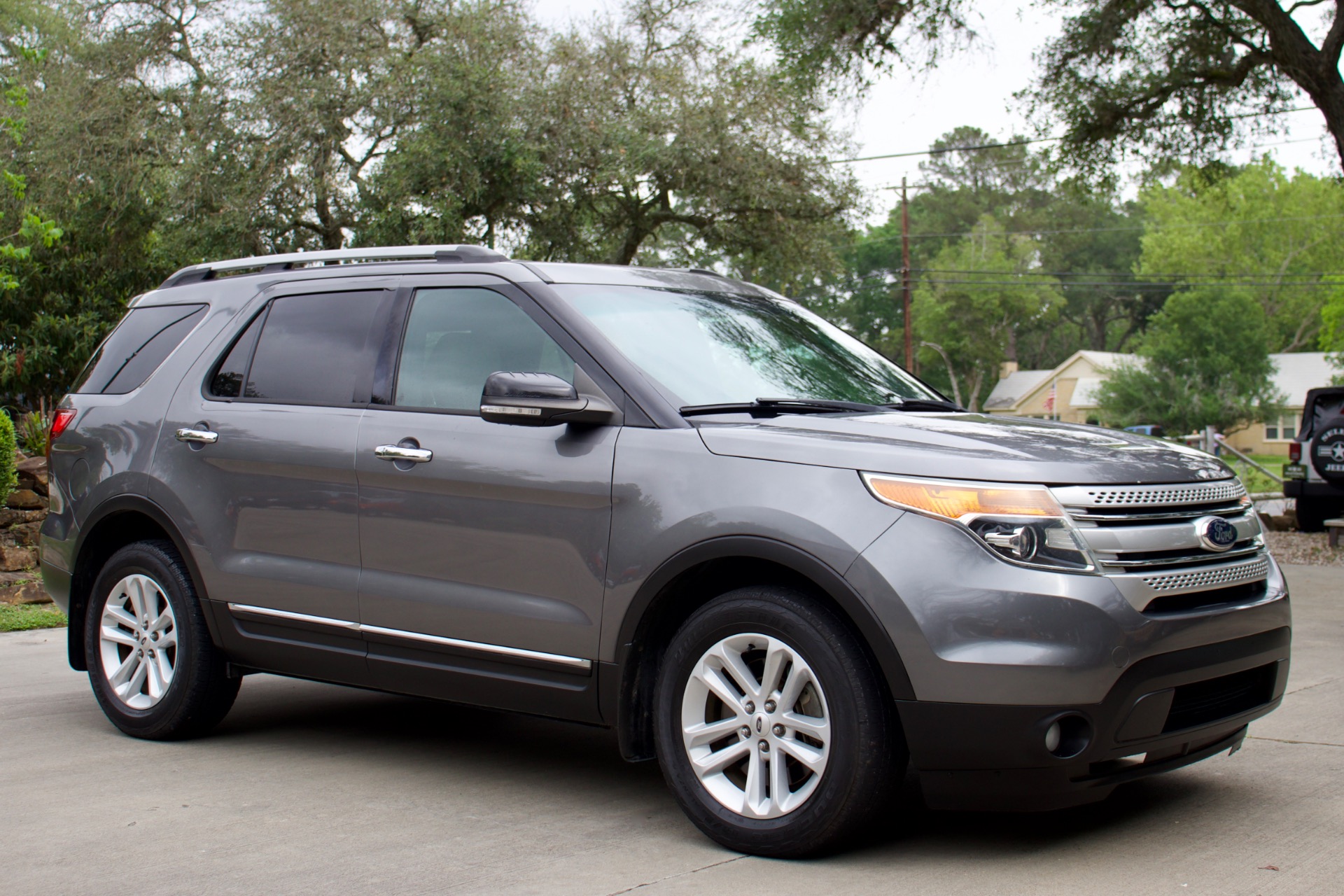 Used-2013-Ford-Explorer-XLT