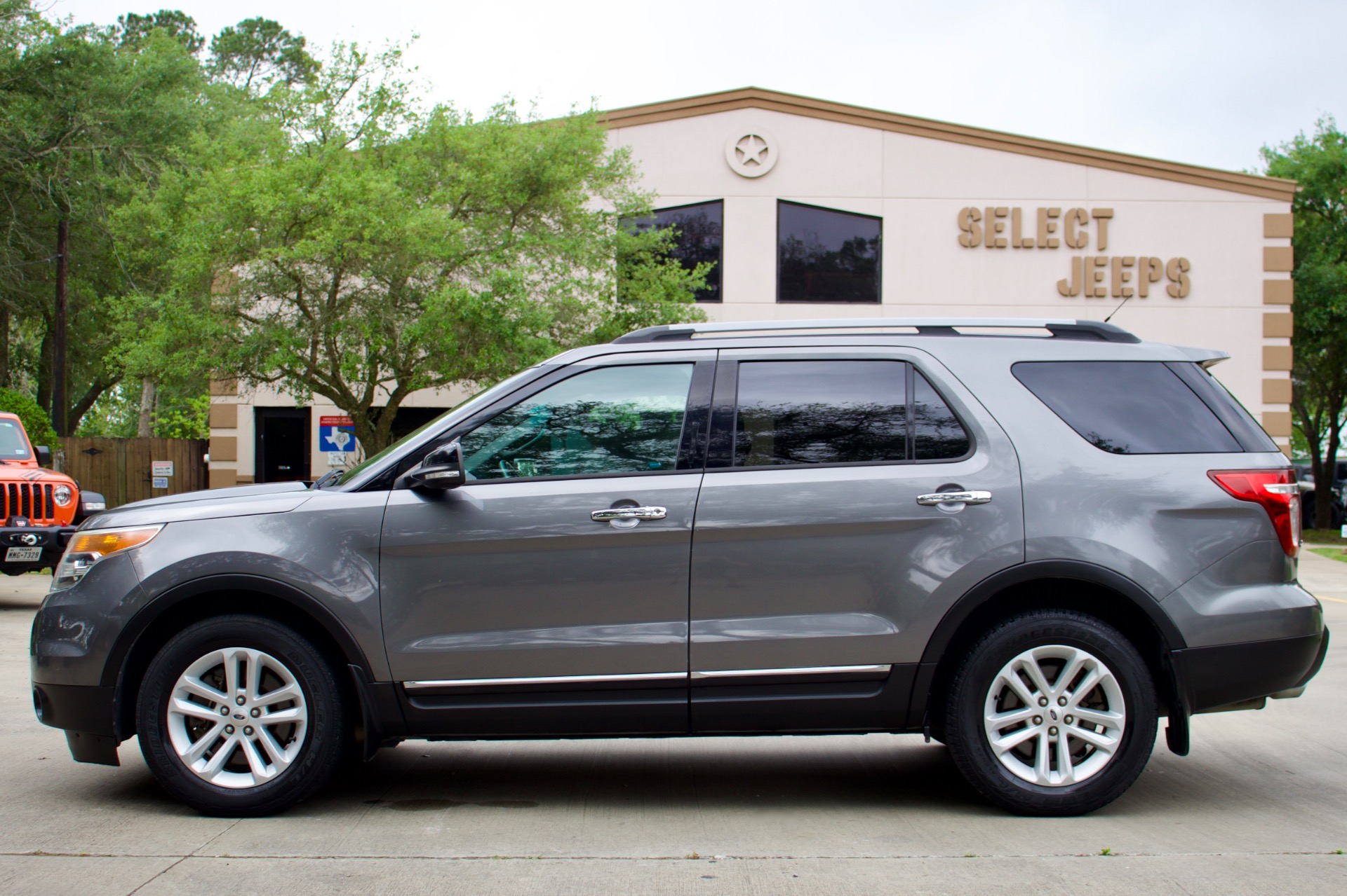 Used-2013-Ford-Explorer-XLT