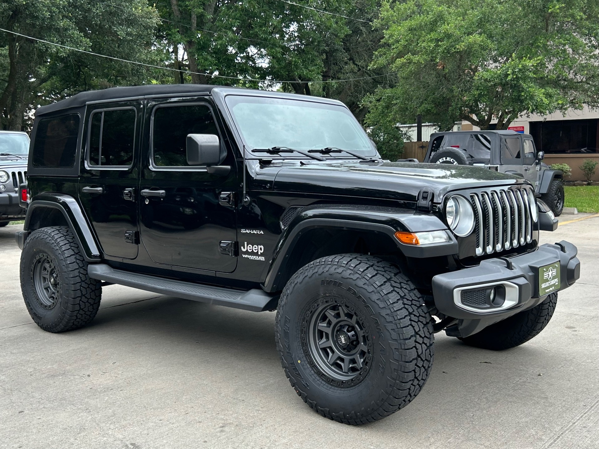 Used-2018-Jeep-Wrangler-Unlimited-Sahara-Sahara