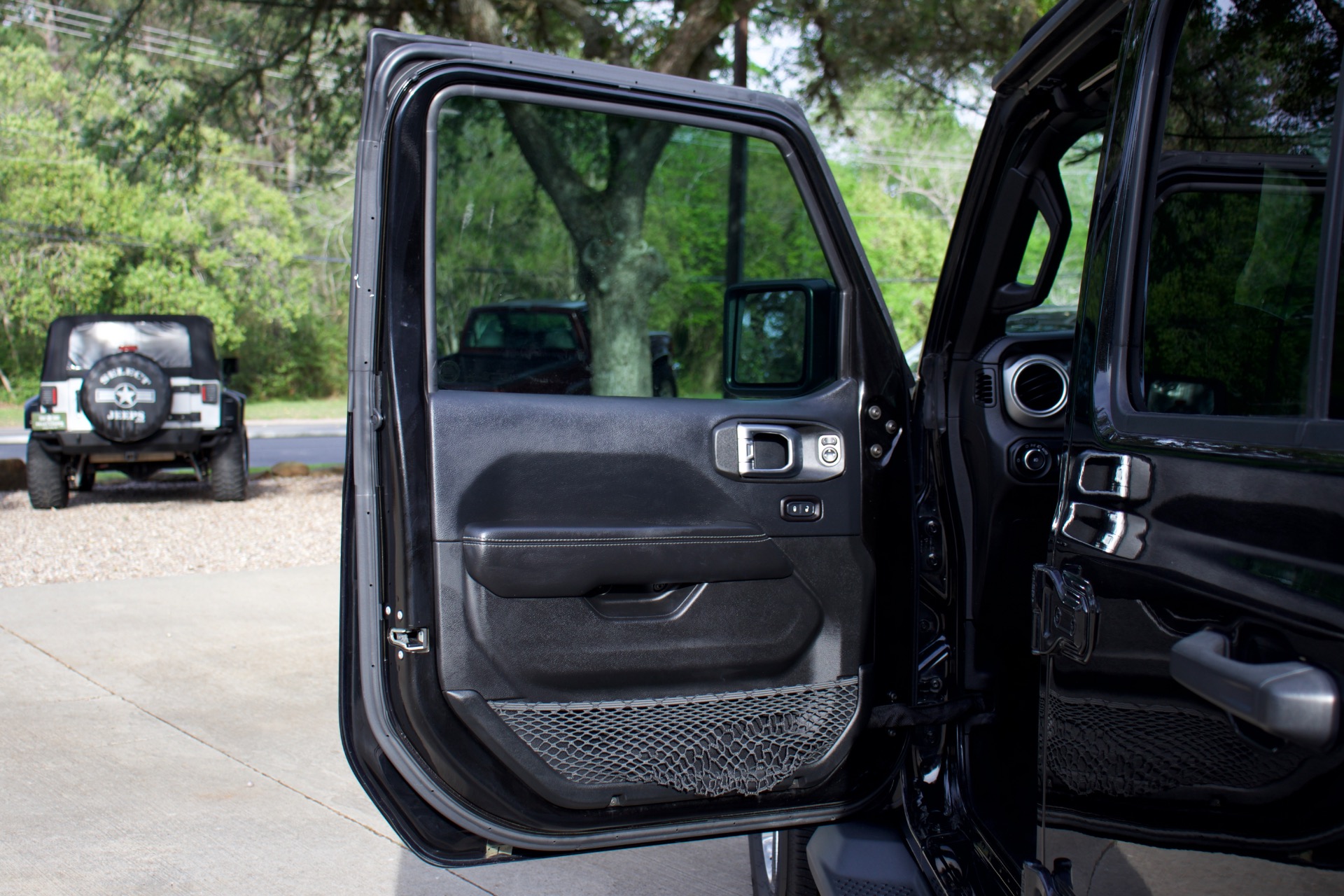 Used-2018-Jeep-Wrangler-Unlimited-Sahara