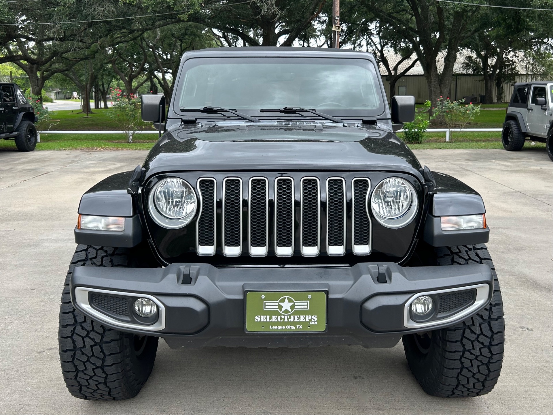 Used-2018-Jeep-Wrangler-Unlimited-Sahara-Sahara