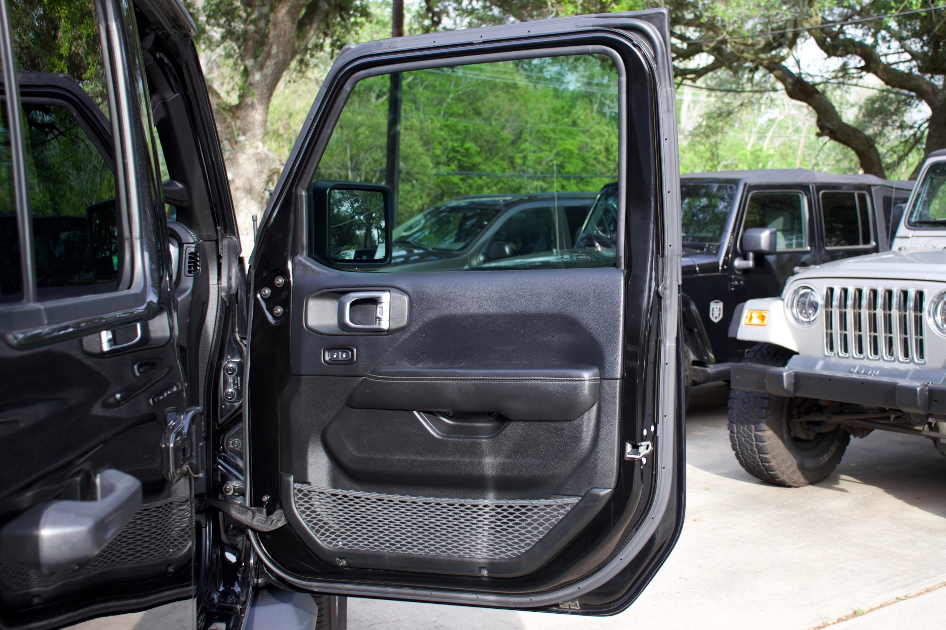 Used-2018-Jeep-Wrangler-Unlimited-Sahara