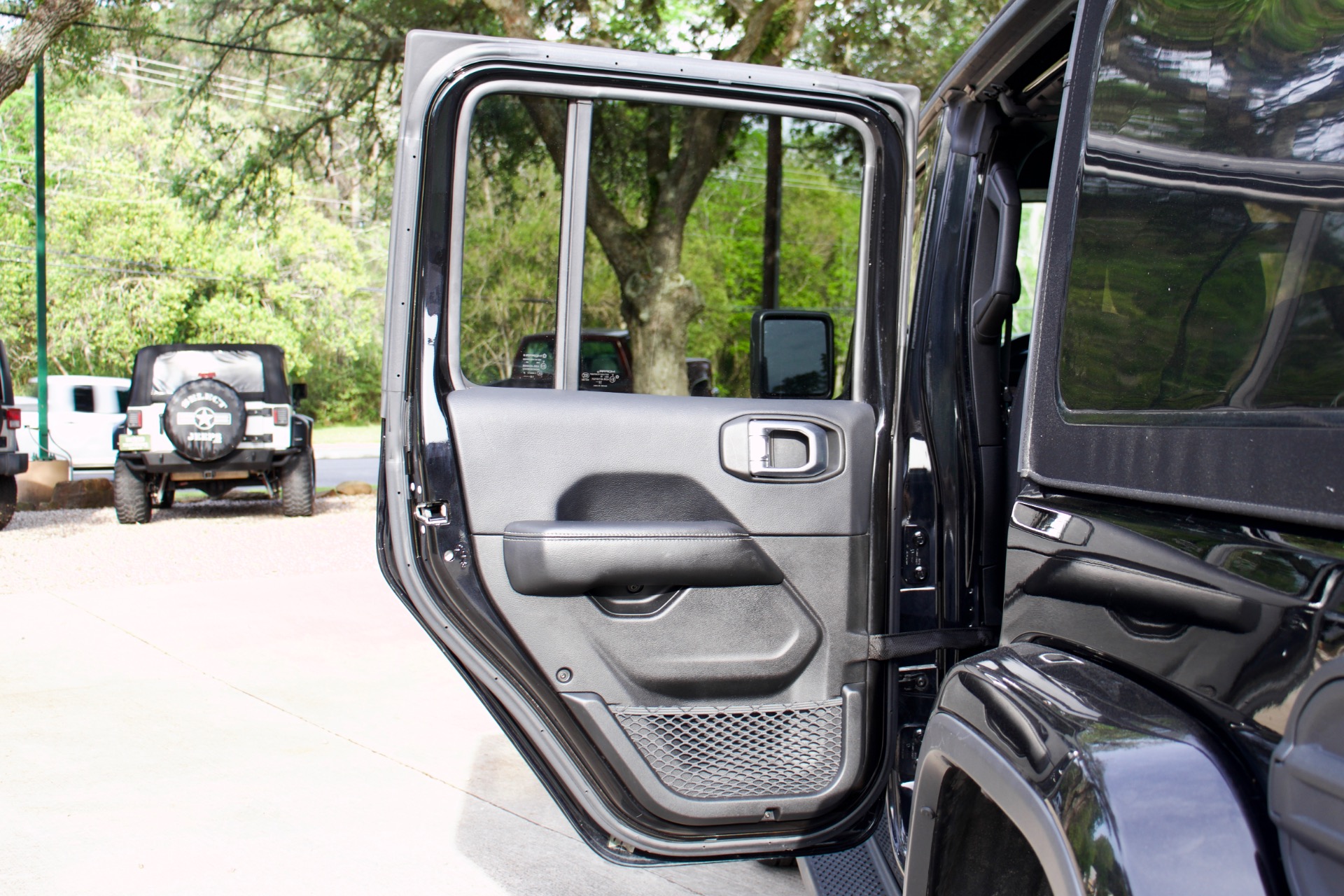 Used-2018-Jeep-Wrangler-Unlimited-Sahara