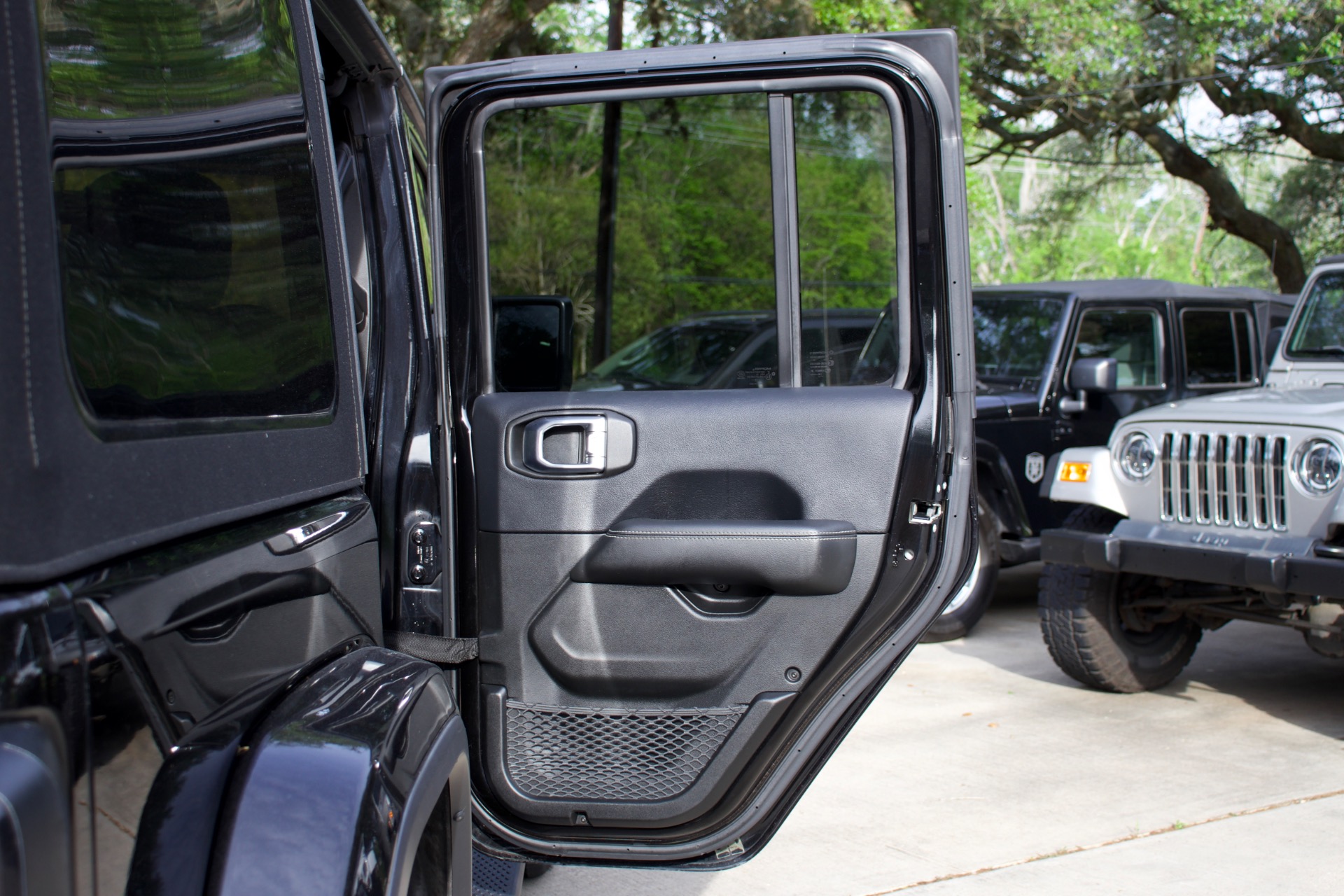 Used-2018-Jeep-Wrangler-Unlimited-Sahara