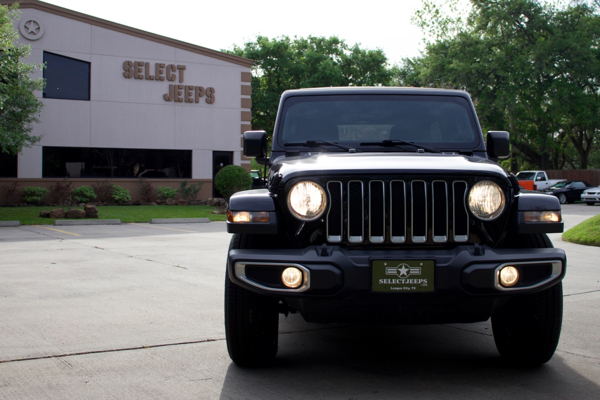 Used-2018-Jeep-Wrangler-Unlimited-Sahara-Sahara