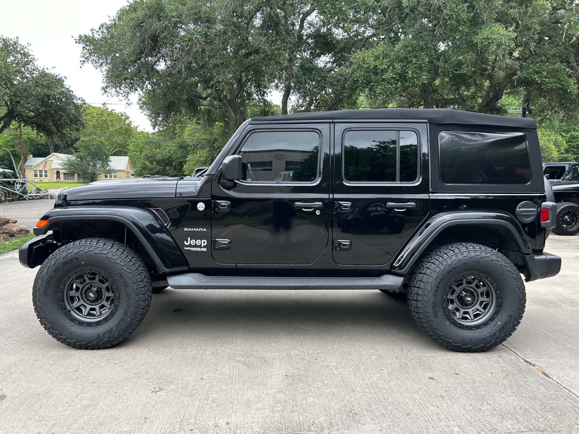 Used-2018-Jeep-Wrangler-Unlimited-Sahara-Sahara