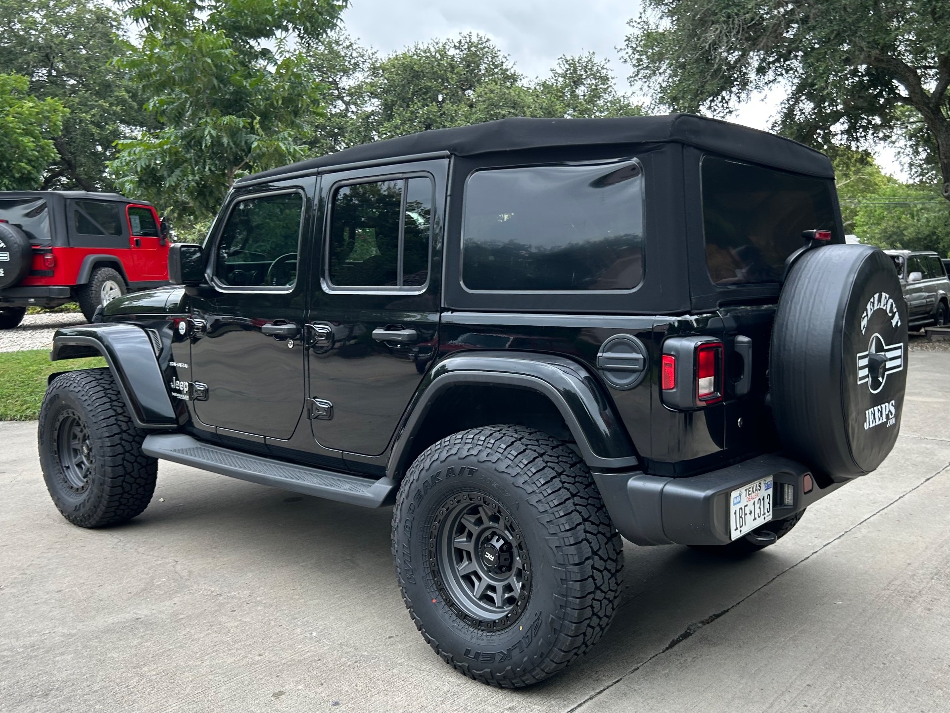 Used-2018-Jeep-Wrangler-Unlimited-Sahara
