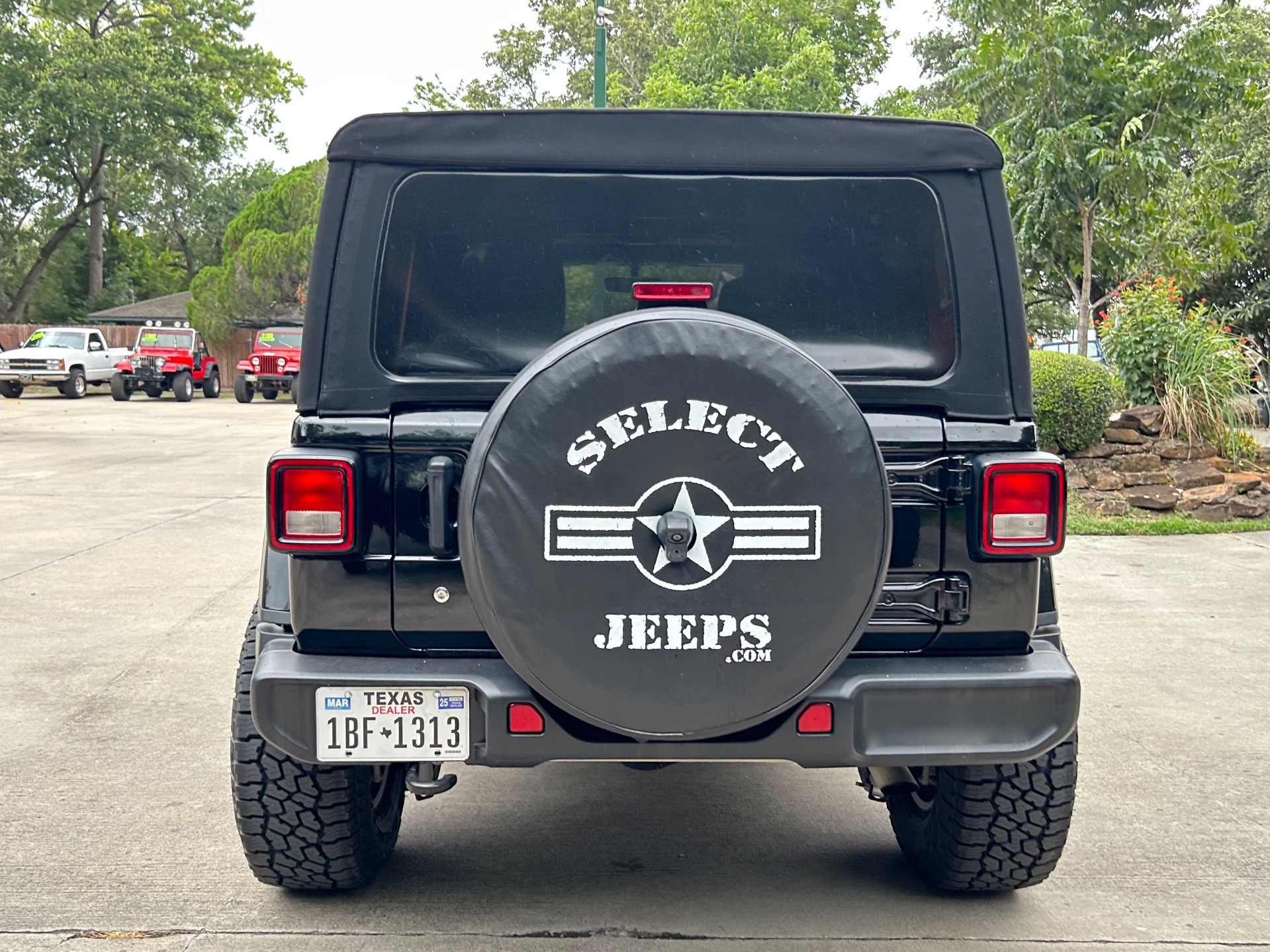 Used-2018-Jeep-Wrangler-Unlimited-Sahara-Sahara