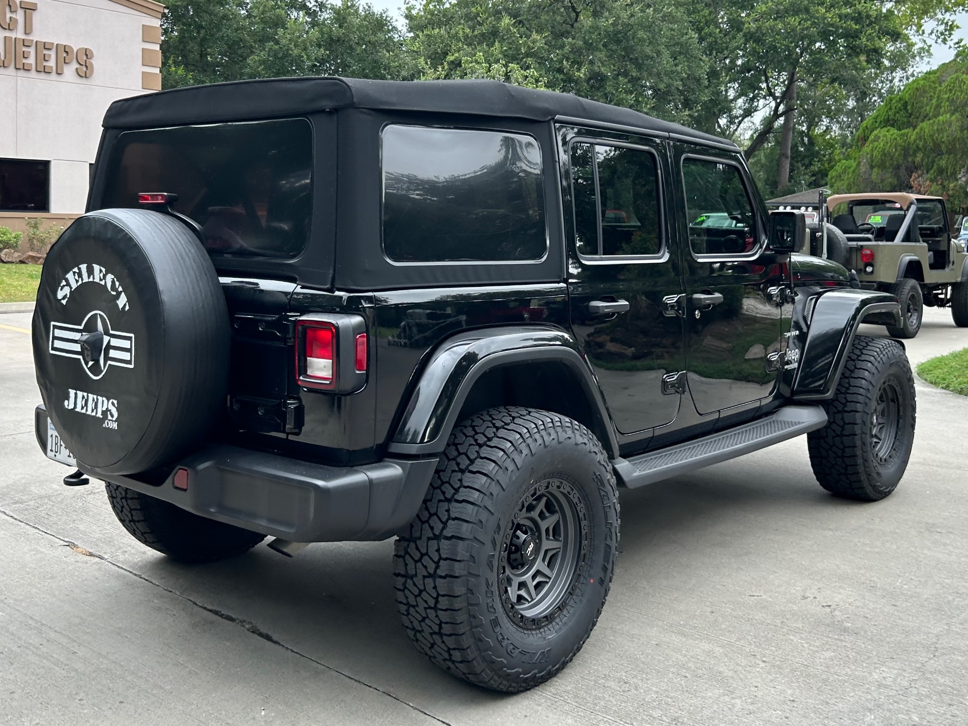 Used-2018-Jeep-Wrangler-Unlimited-Sahara-Sahara