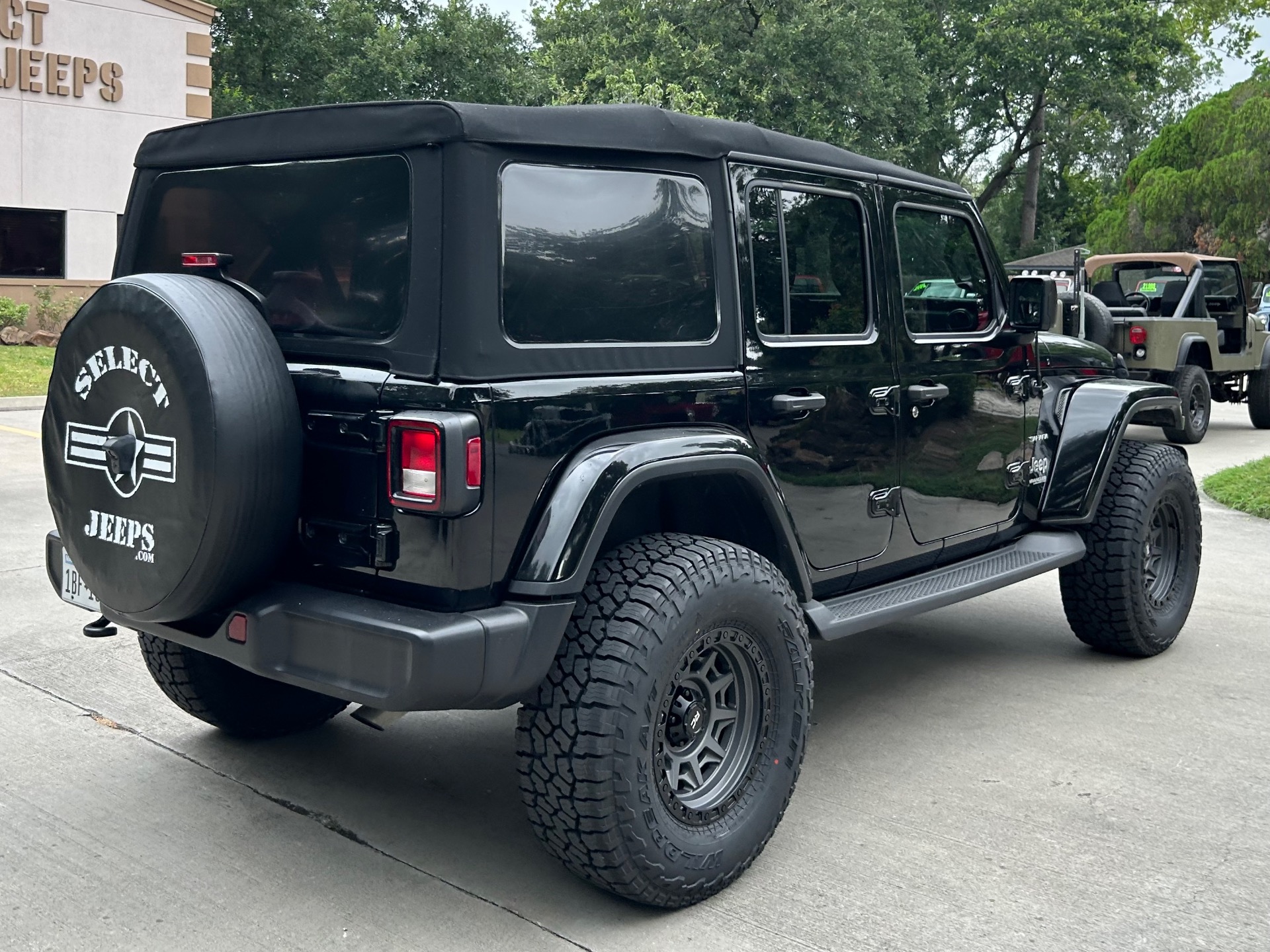 Used-2018-Jeep-Wrangler-Unlimited-Sahara