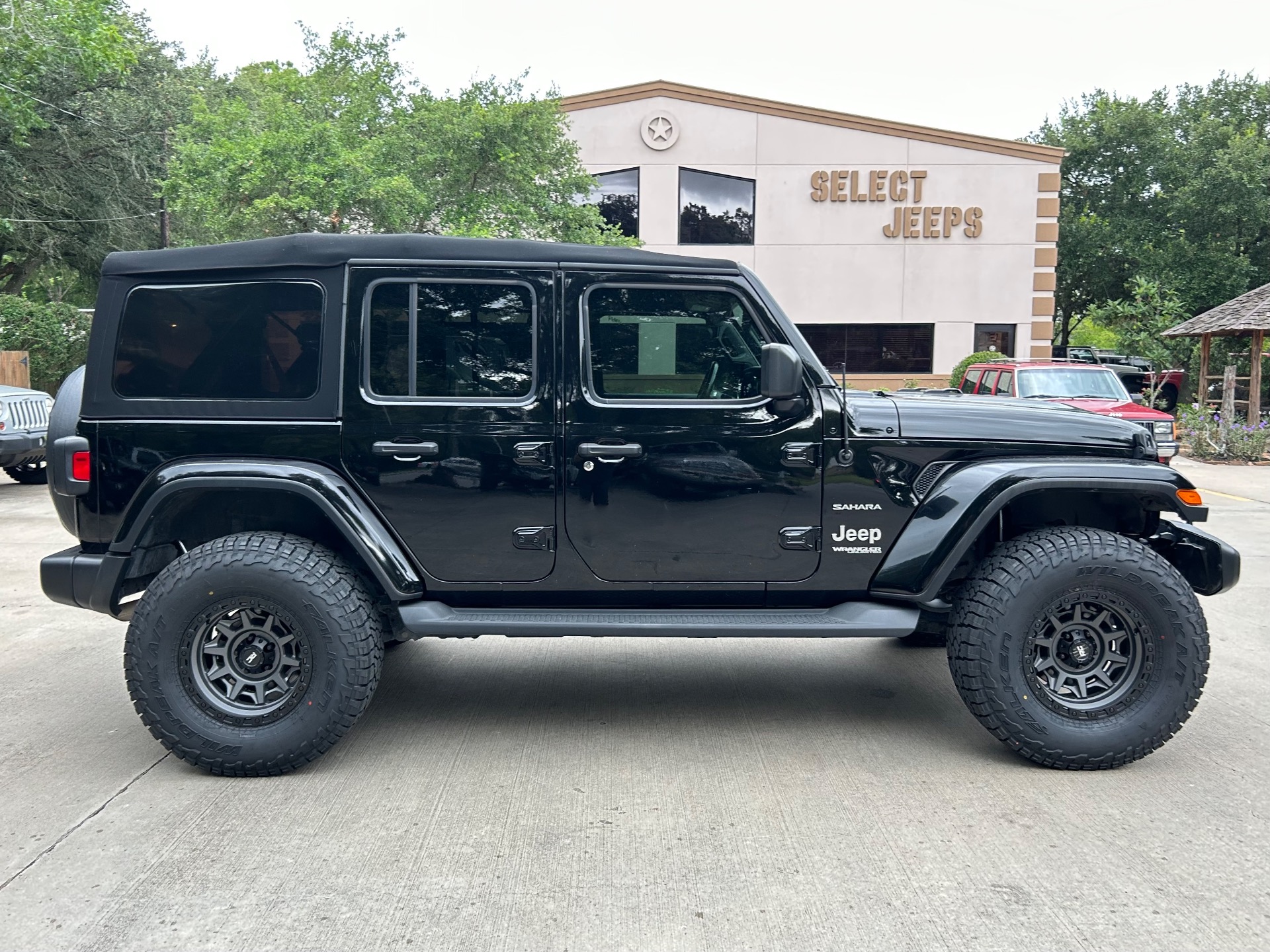 Used-2018-Jeep-Wrangler-Unlimited-Sahara-Sahara