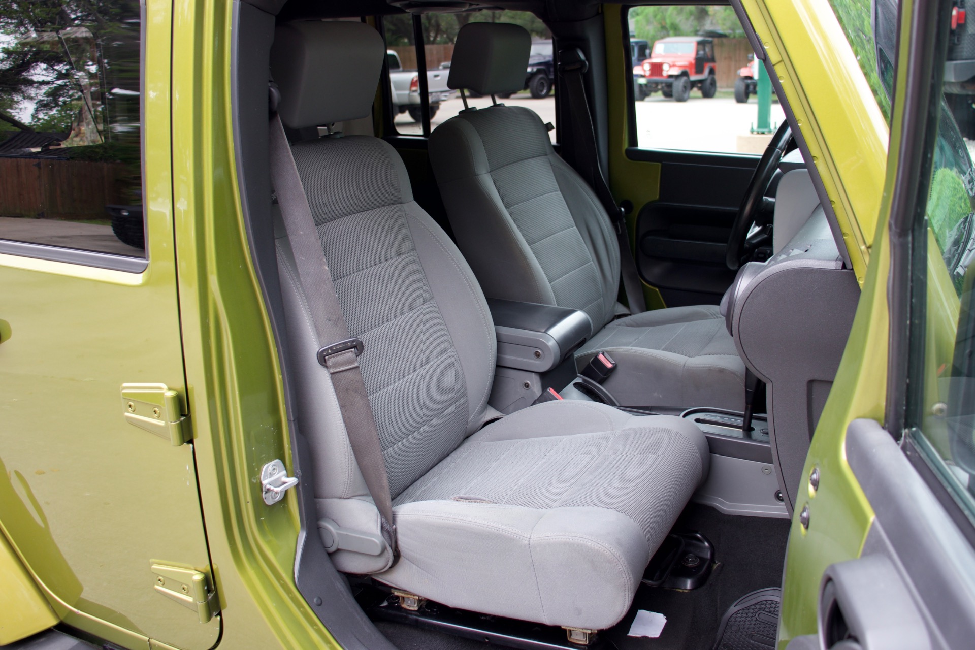 Used-2007-Jeep-Wrangler-Unlimited-RWD-Sahara