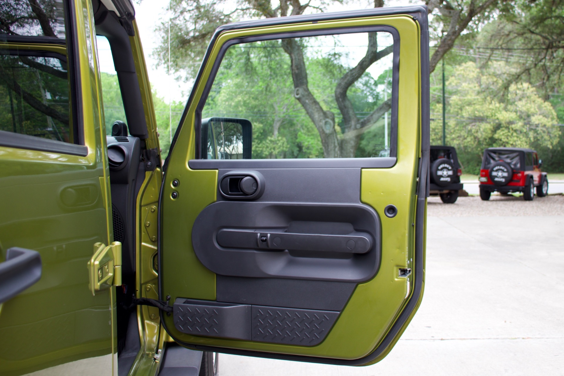 Used-2007-Jeep-Wrangler-Unlimited-RWD-Sahara