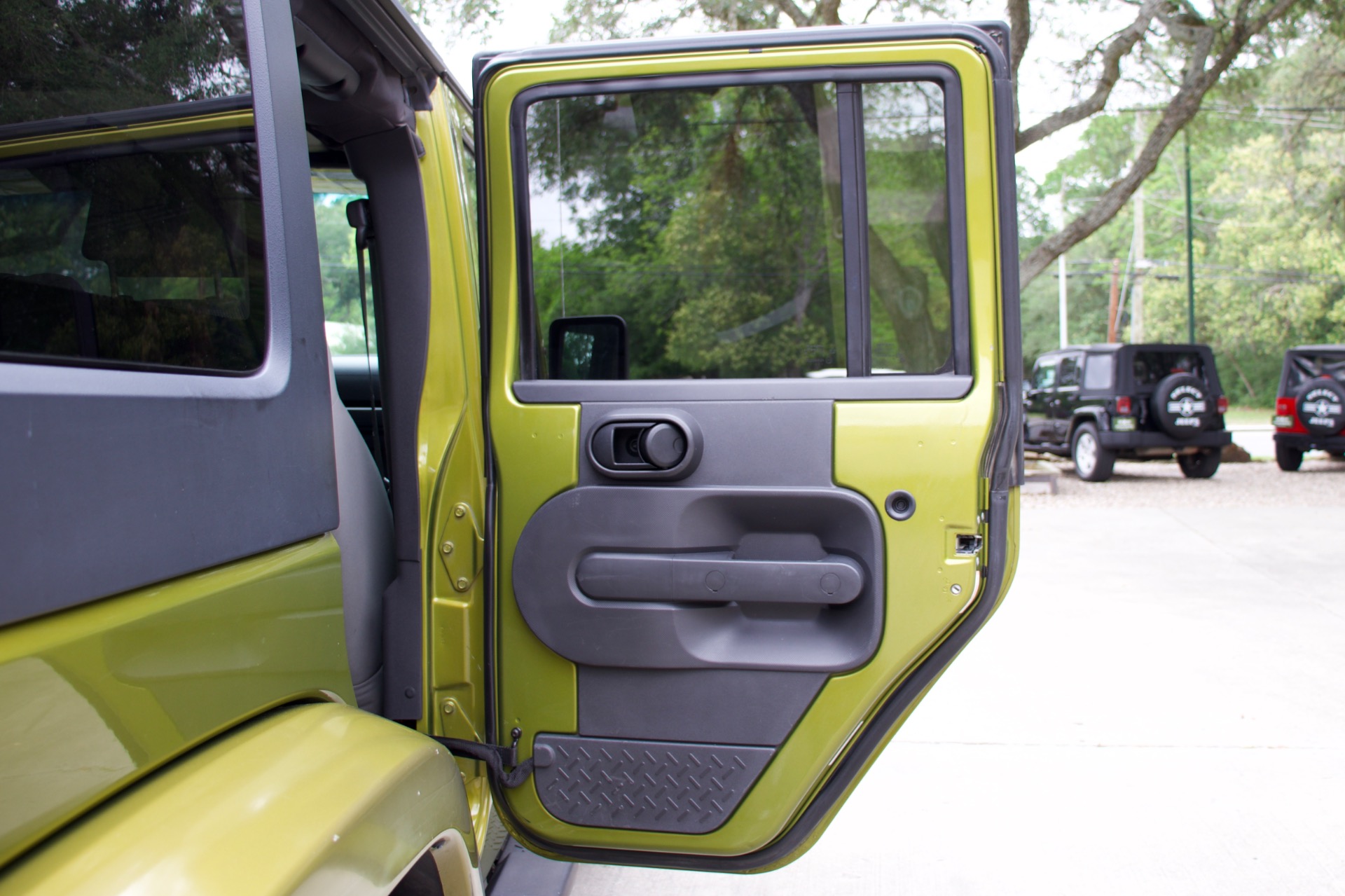 Used-2007-Jeep-Wrangler-Unlimited-RWD-Sahara