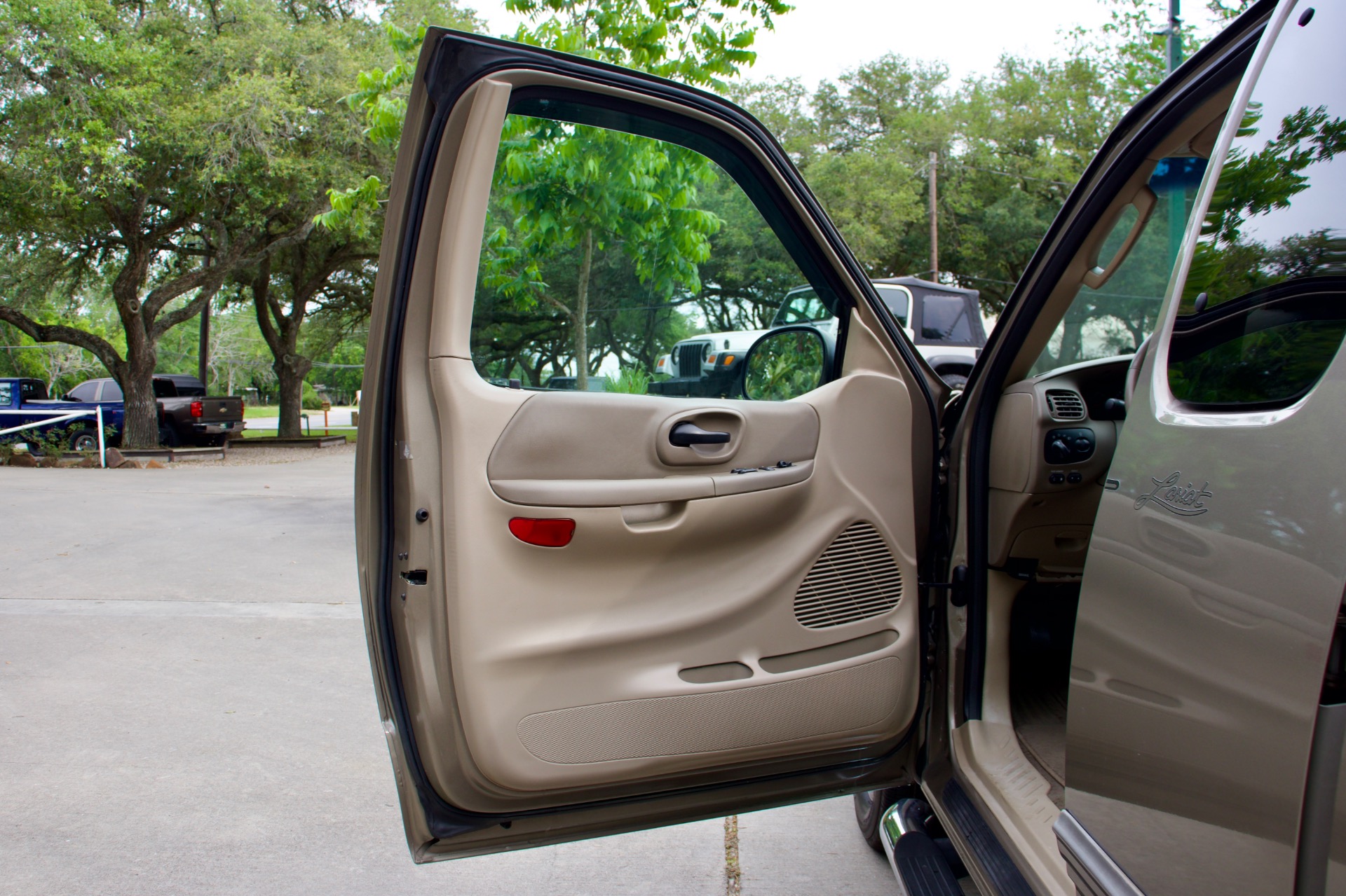 Used-2003-Ford-F-150-Lariat