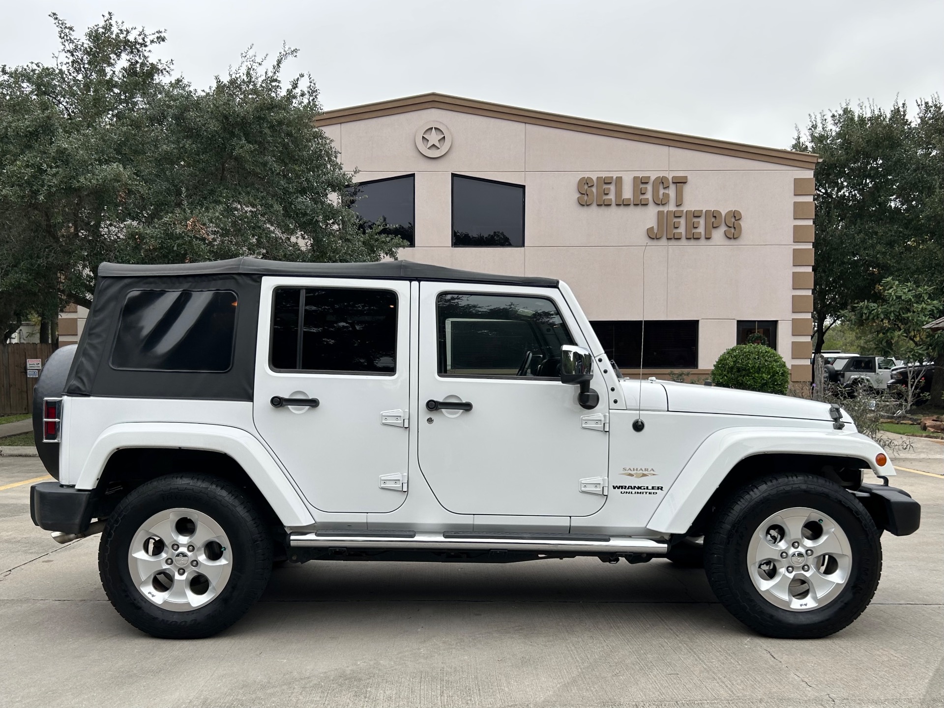 Used-2015-Jeep-Wrangler-Unlimited-Sahara