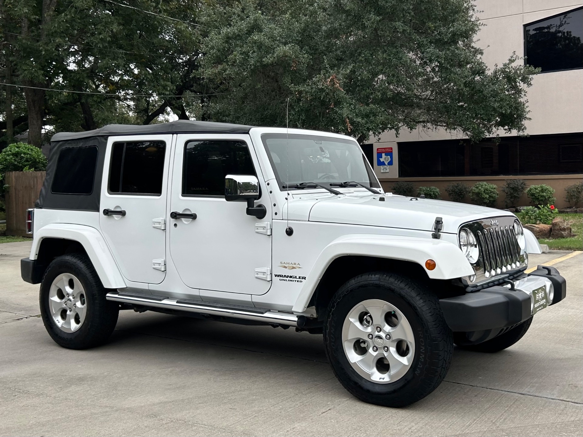 Used-2015-Jeep-Wrangler-Unlimited-Sahara