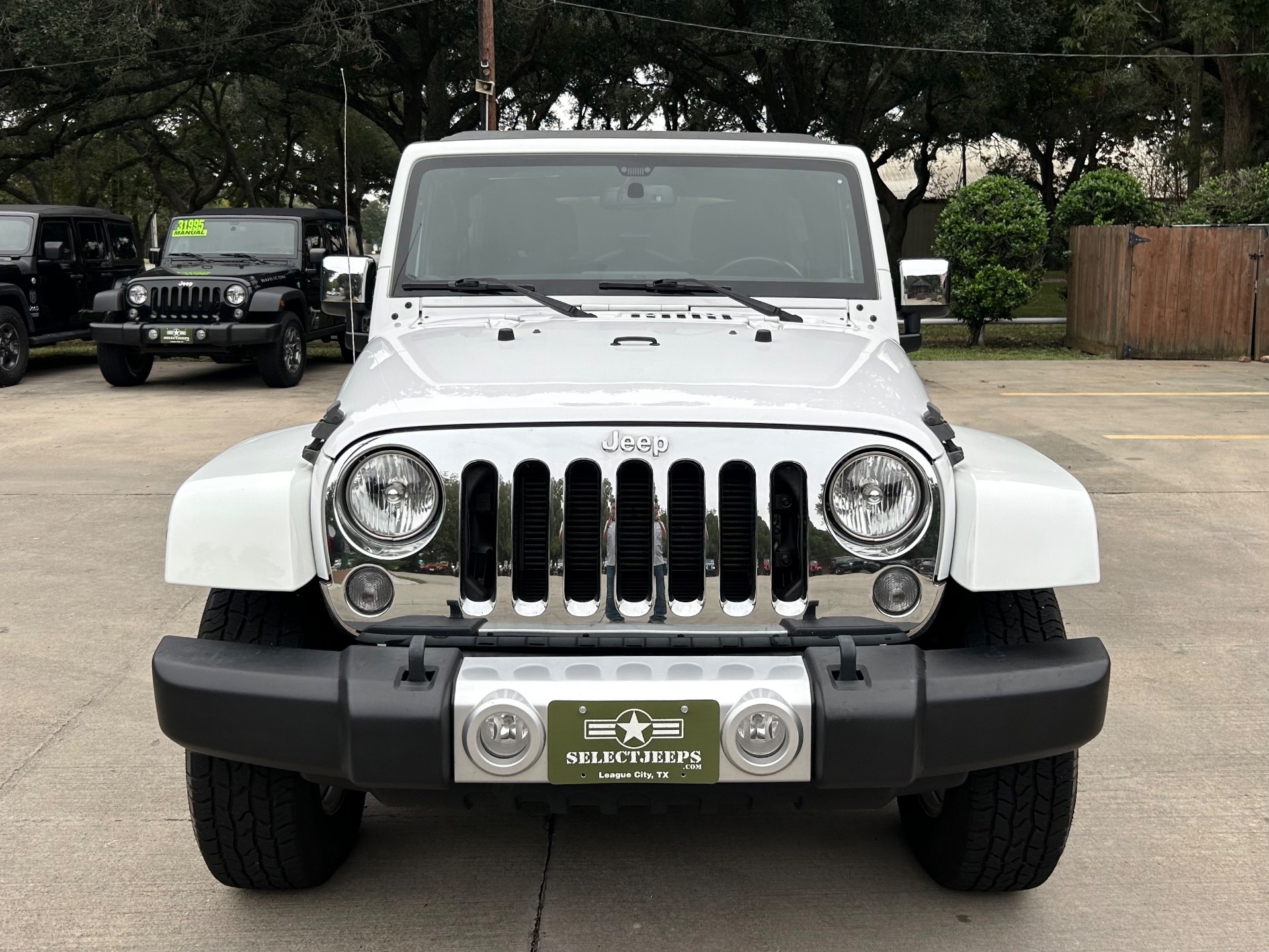 Used-2015-Jeep-Wrangler-Unlimited-Sahara