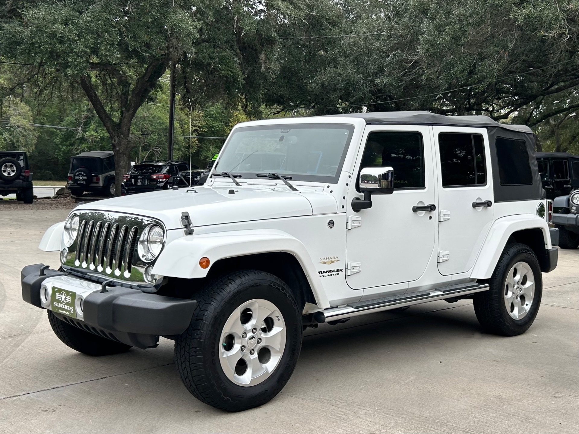 Used-2015-Jeep-Wrangler-Unlimited-Sahara