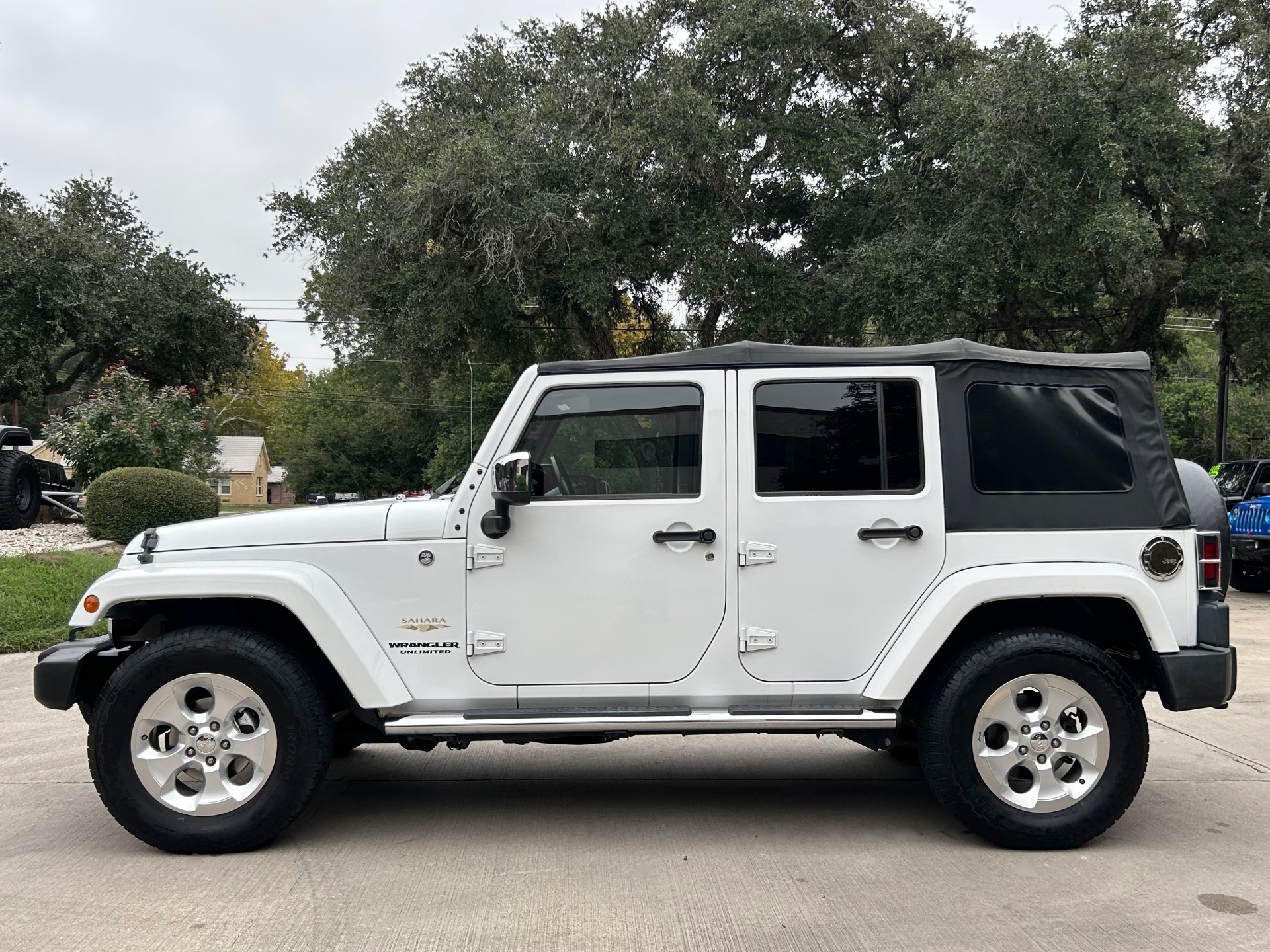 Used-2015-Jeep-Wrangler-Unlimited-Sahara