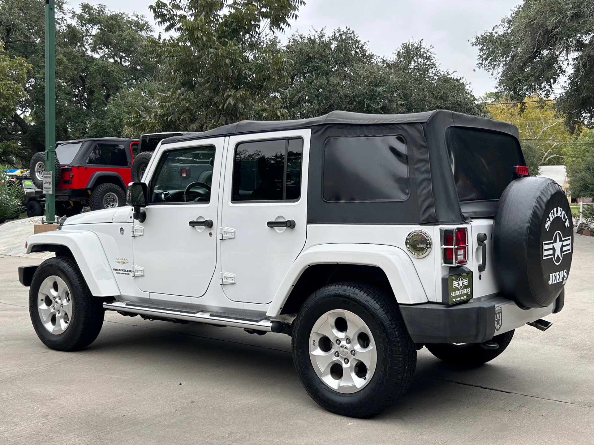 Used-2015-Jeep-Wrangler-Unlimited-Sahara