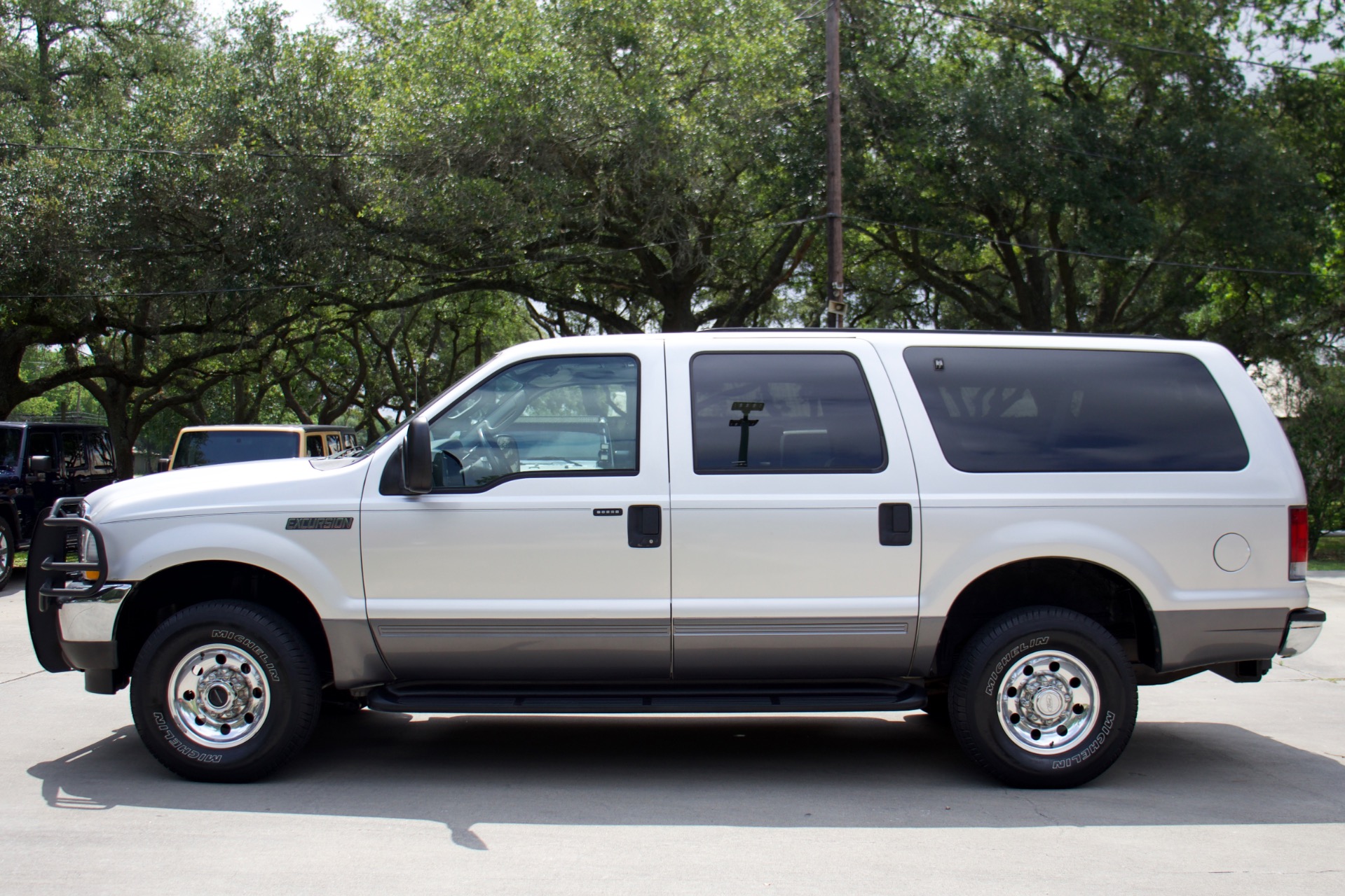 Used-2004-Ford-Excursion-XLT-4x4-XLT