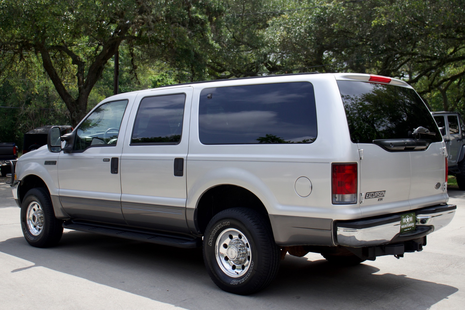 Used-2004-Ford-Excursion-XLT-4x4-XLT