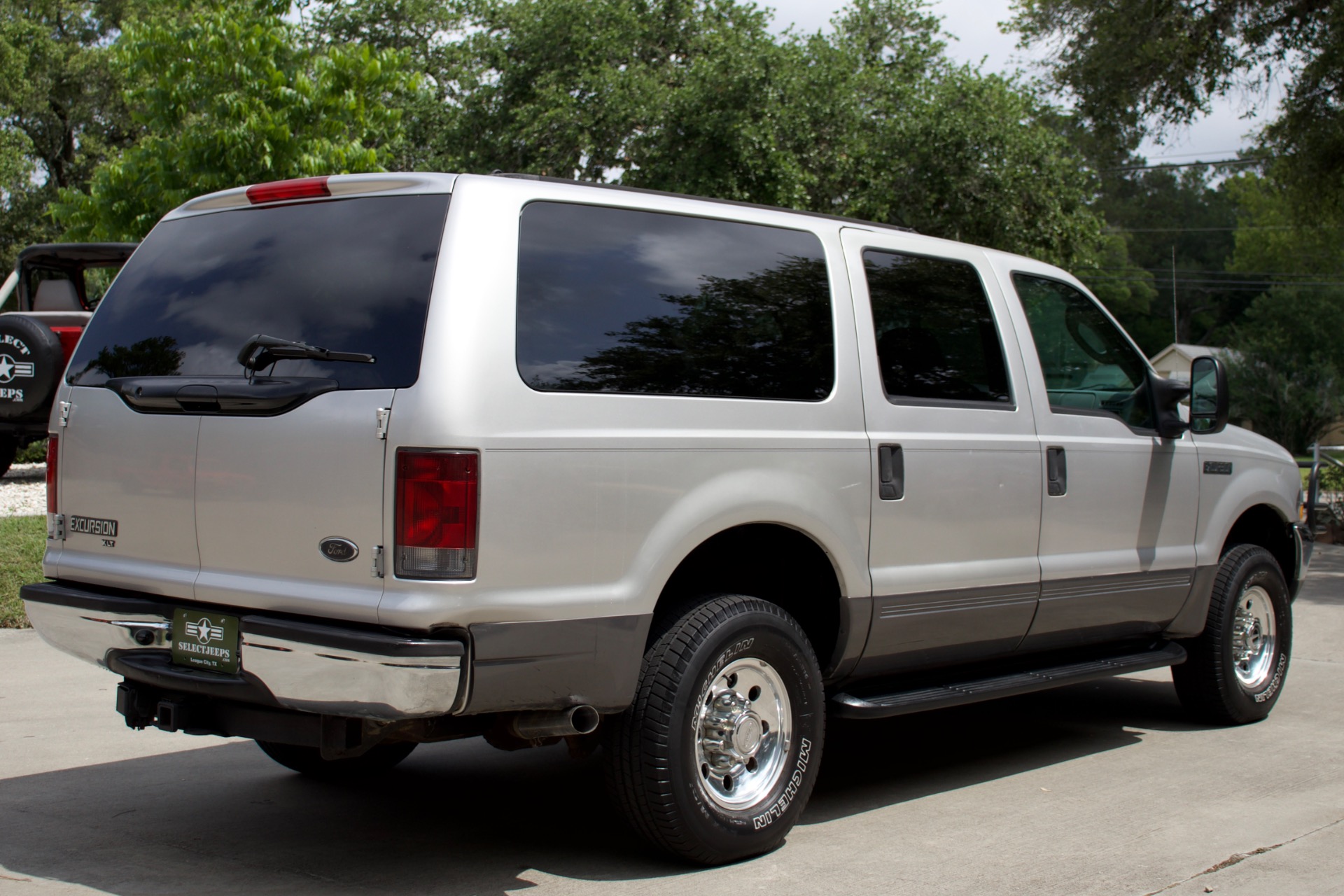 Used-2004-Ford-Excursion-XLT-4x4-XLT